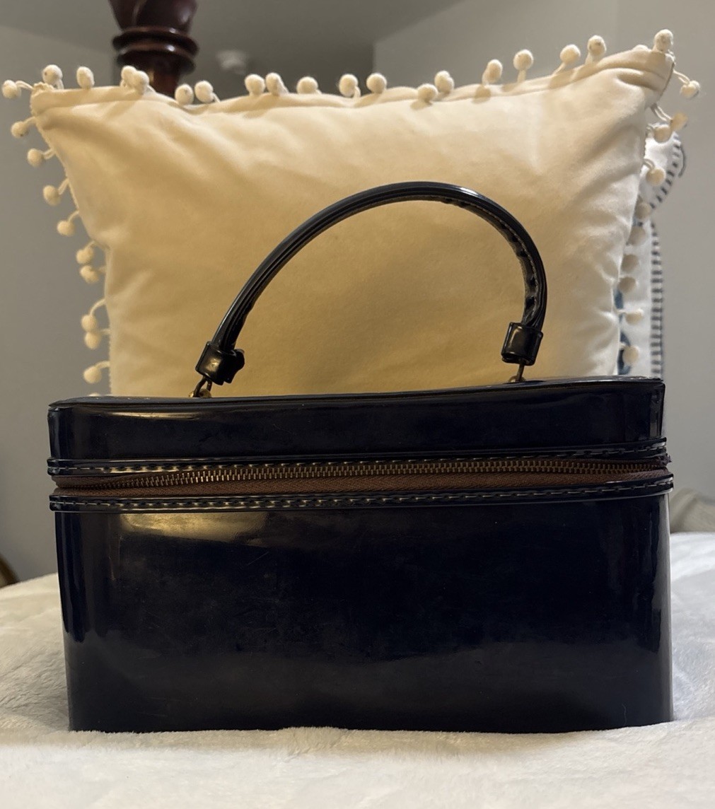 Vintage patent leather Cosmetic bag from The 50s With Mirror Retro