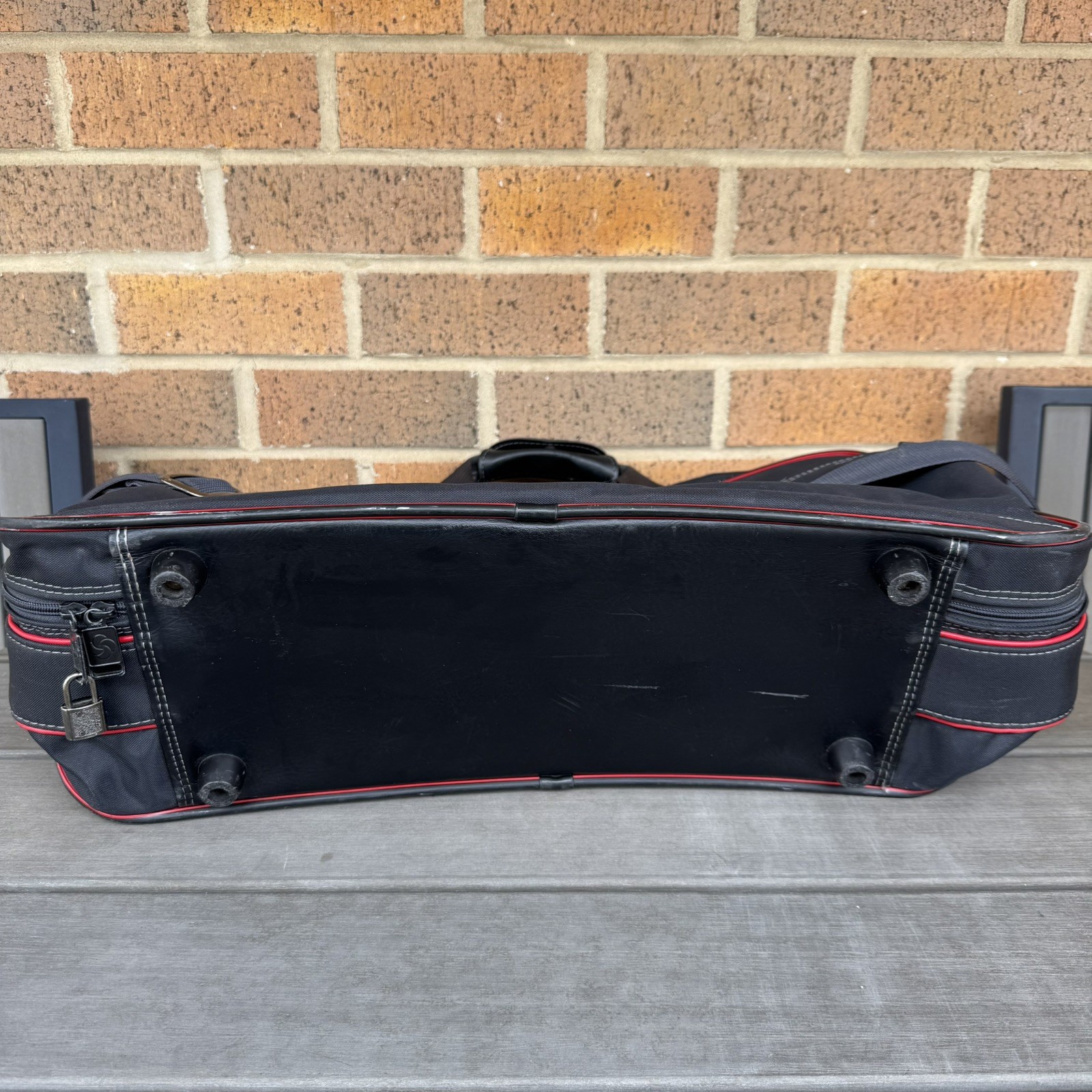 Vintage 1980’s Samsonite 22″ Carry-On Suitcase Bag Luggage Black Red