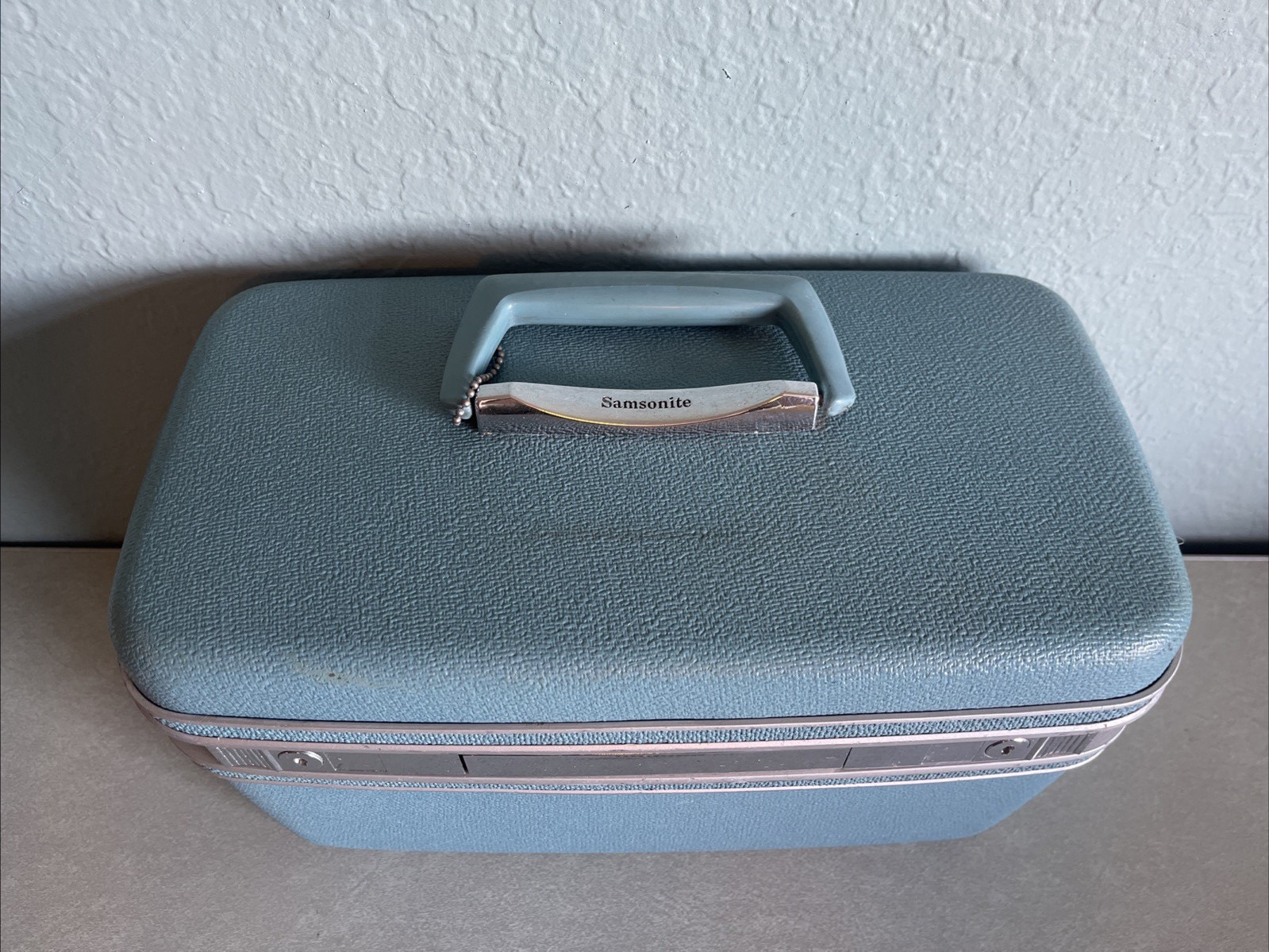 Vintage Samsonite Makeup Case Blue Hard Shell Travel Vanity Train Case w/ Keys
