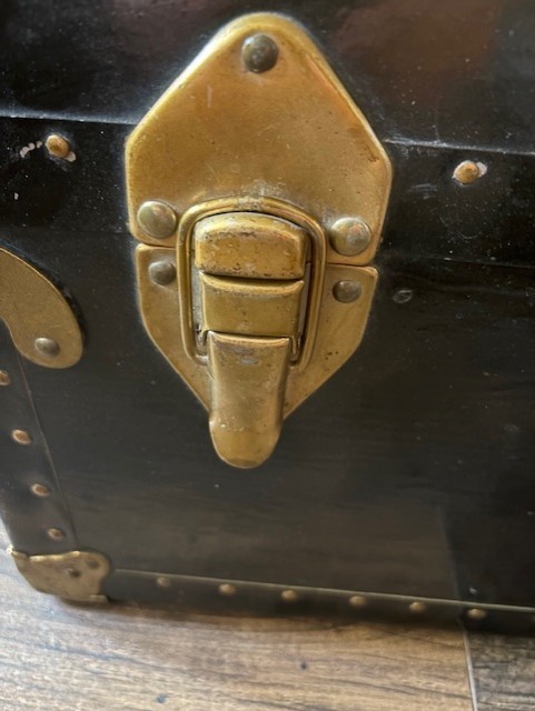 Vintage Rugged Luggage Trunk Newark 3 U.S.A. 13″x31″x16.5″