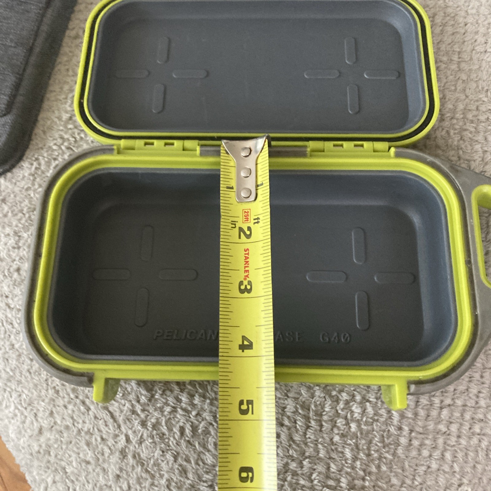 Pelican Go-Case G10 (G10)Great Condition Lime Green Gray With Handle And Insert