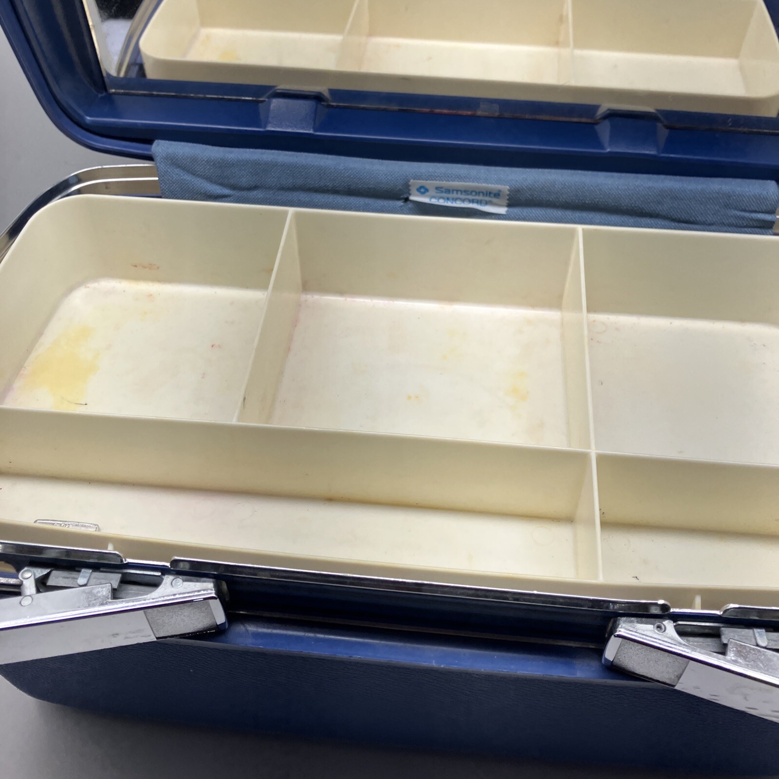 samsonite concord Make Up Case With Key Mirror And Tray