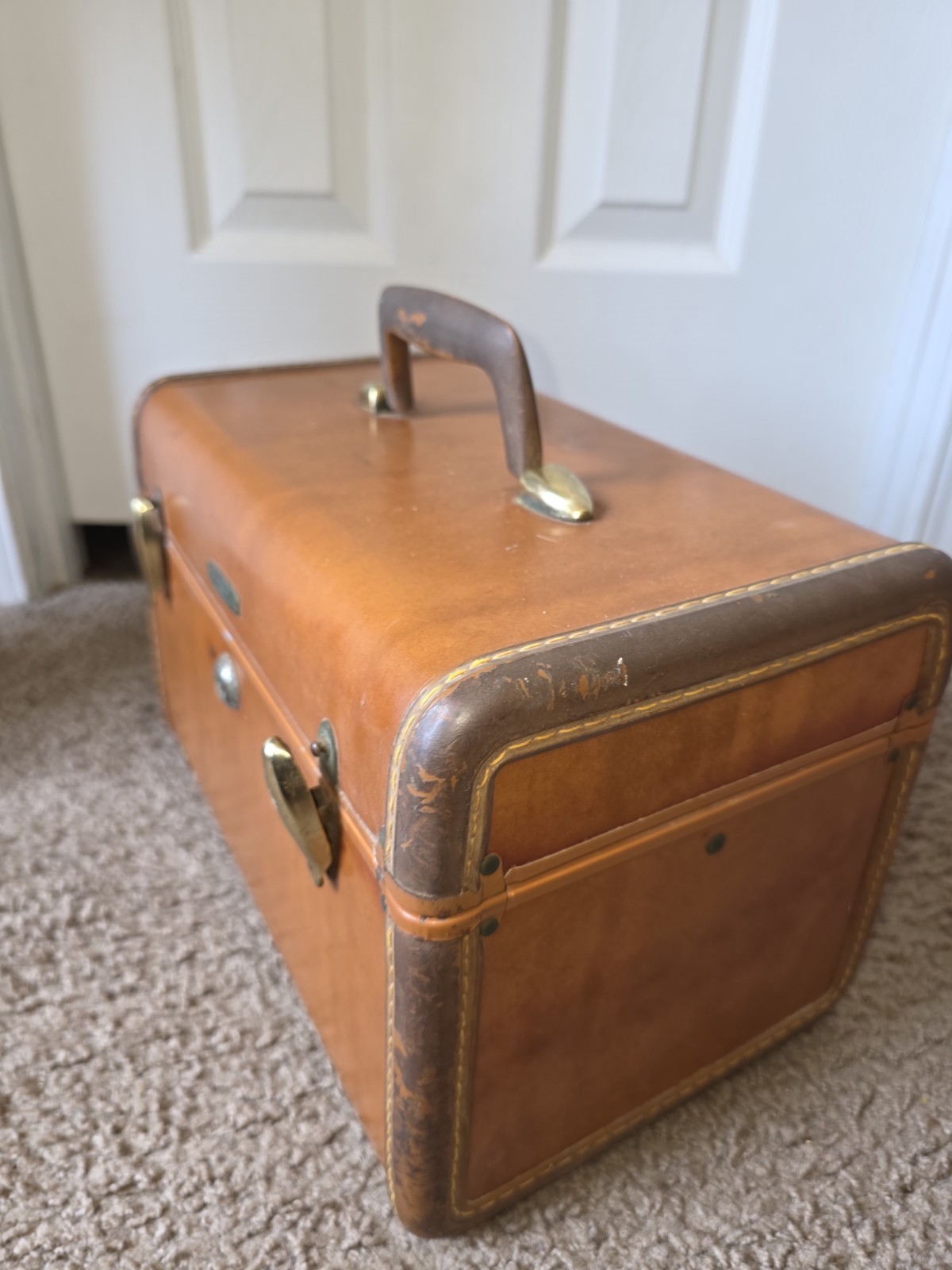 Vintage Samsonite Train Luggage W/Key Style 4612