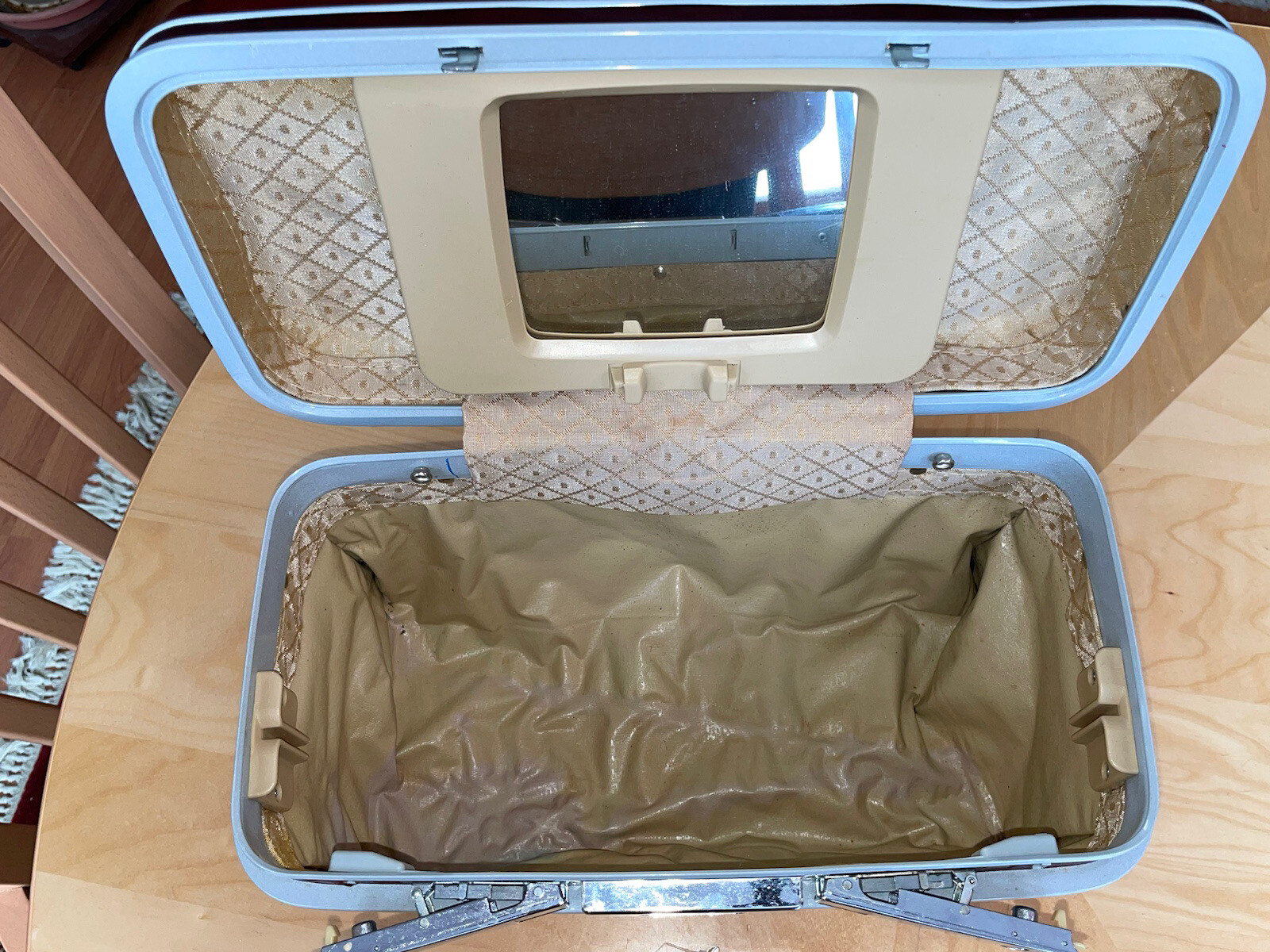 VTG Samsonite Burgandy Maroon Train Hard Makeup Case with Mirror 2 Keys + Tag