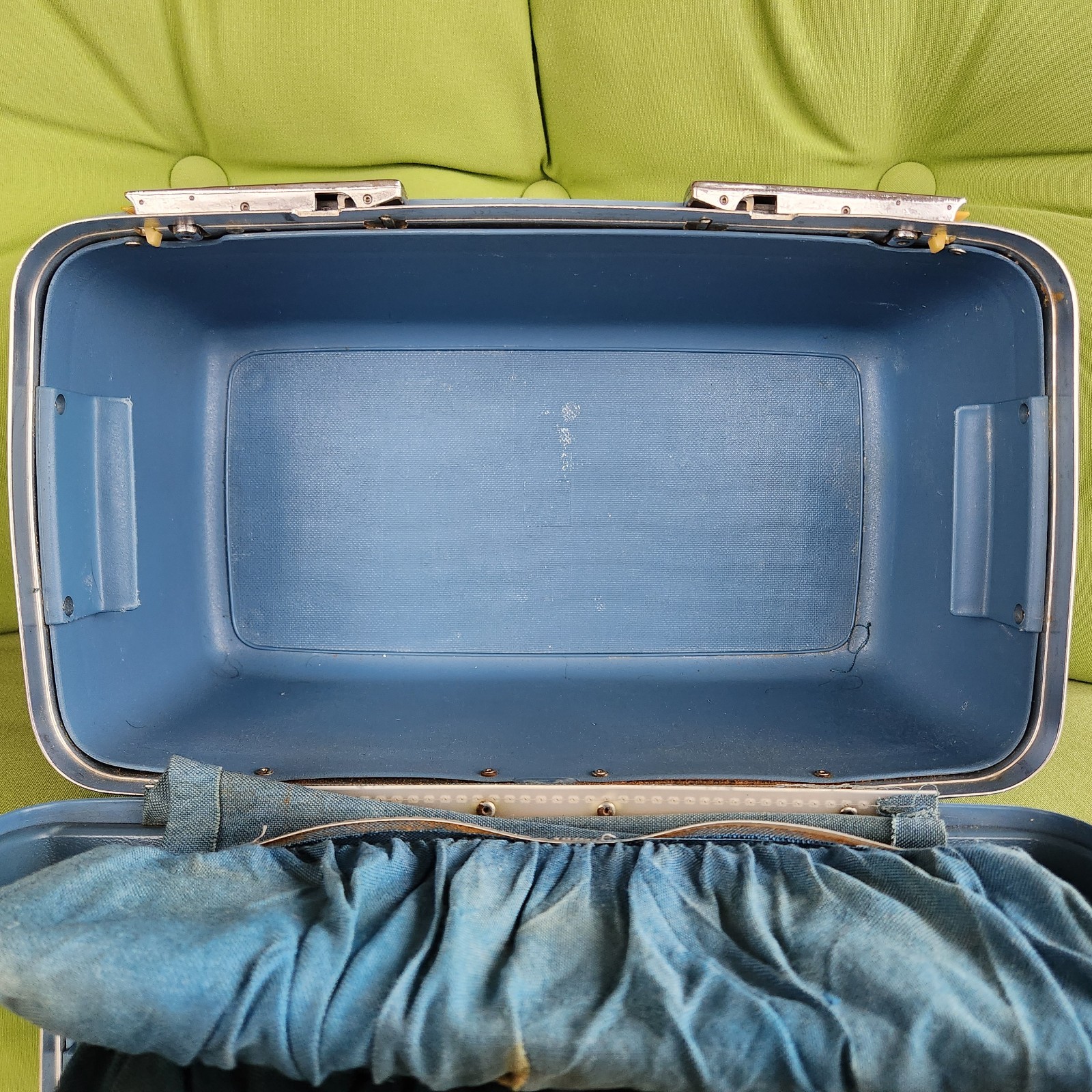 Vintage Samsonite Blue Makeup Train Case With Mirror and Tray Cosmetic Suitcase