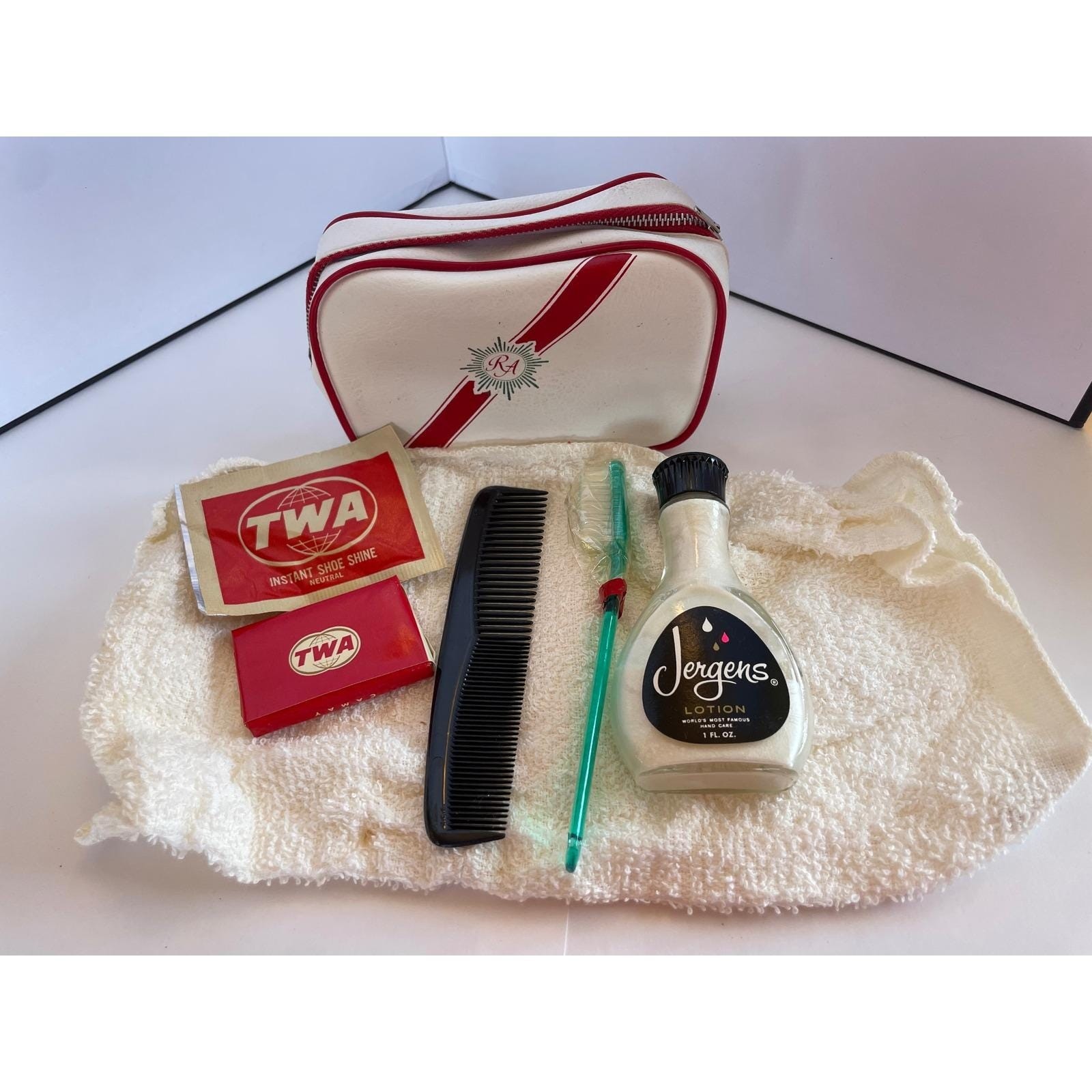 Vintage TWA Trans World Airlines White Vinyl Travel Kit Amenity Bag Red Piping