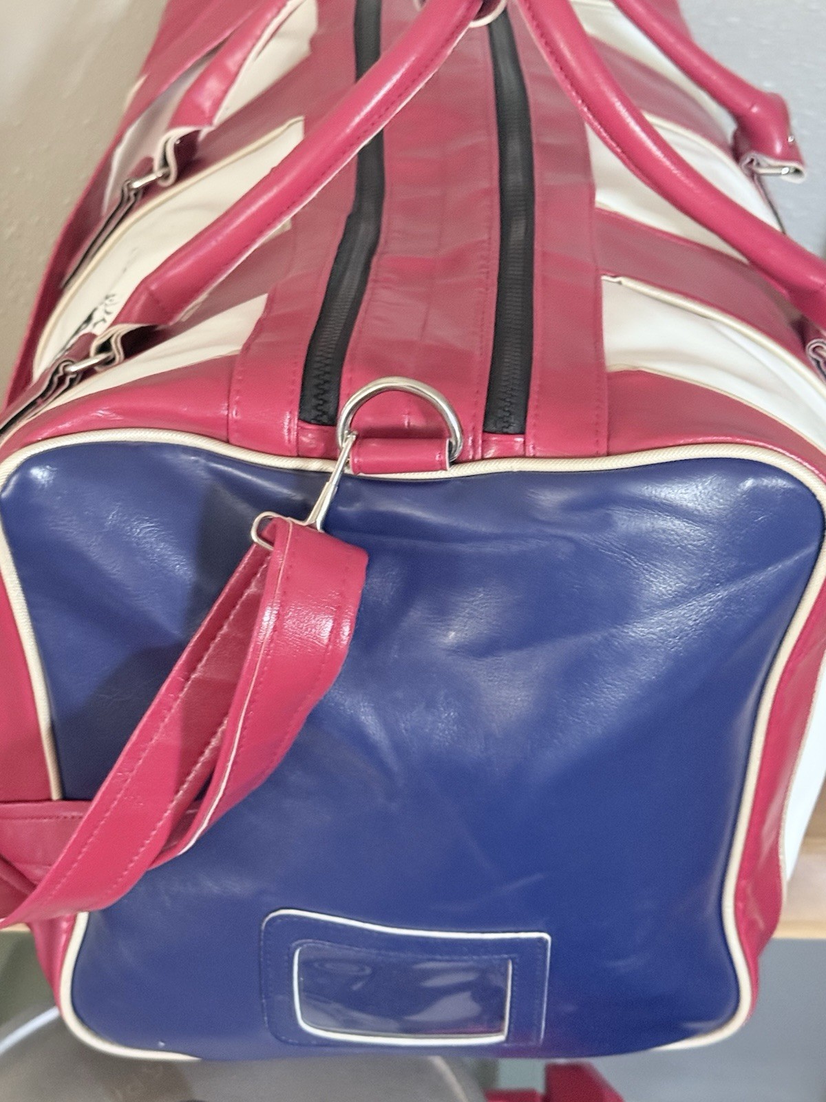CLASSIC BEN HOGAN CO. RED WHITE & BLUE DUFFEL BAG WITH SHOULDER STRAP