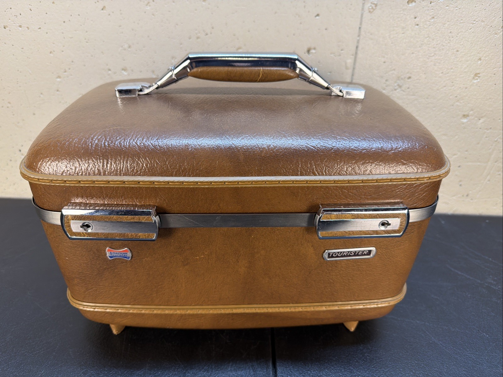 American Tourister Luggage Train Suitcase w/BAKELITE tray
