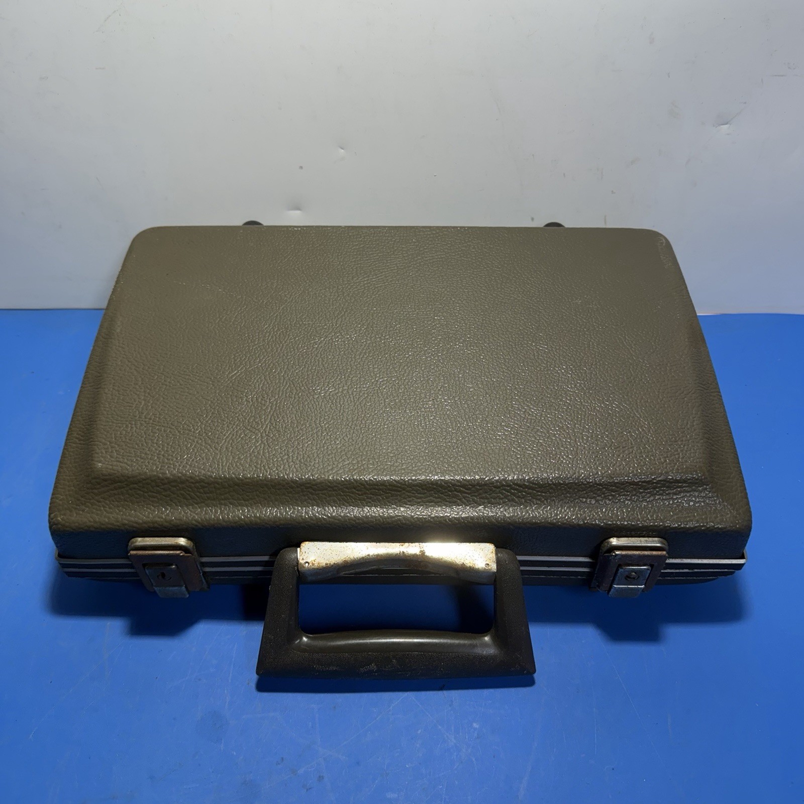 Vintage Hard Case Briefcase with Original ALCO Key – Green Interior – 14x9x4 in