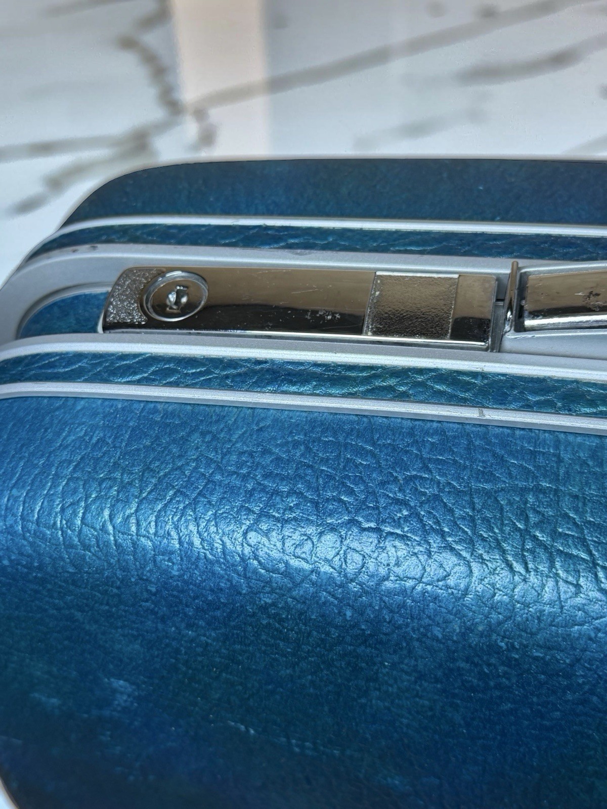 Samsonite Vintage Blue Train Case Hard Shell Travel Cosmetic Luggage 20in
