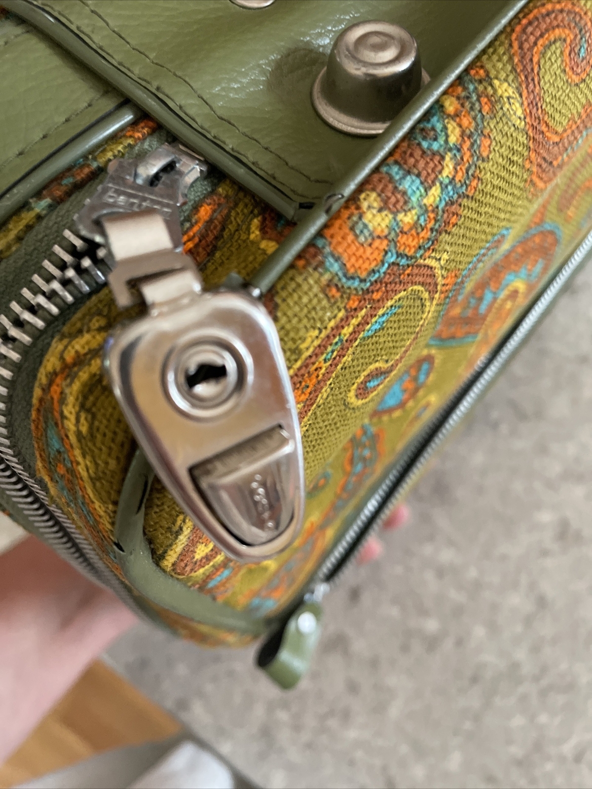 VTG 1970s Bantam Travelware Mod Suitcase Unique Paisley Canvas Olive Green FUN