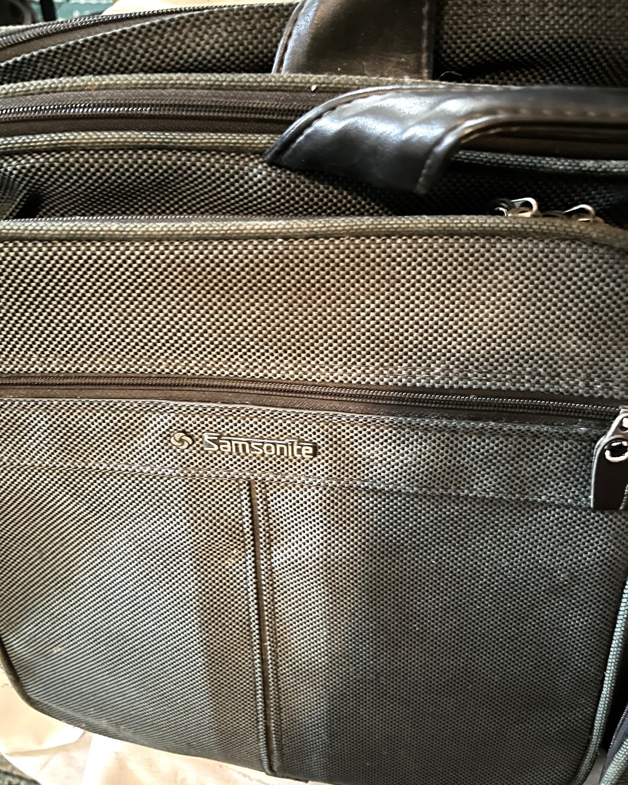 Samsonite Case Dark Green 23 X 13 Multi-Compartment Fnctional Zippers Vintage