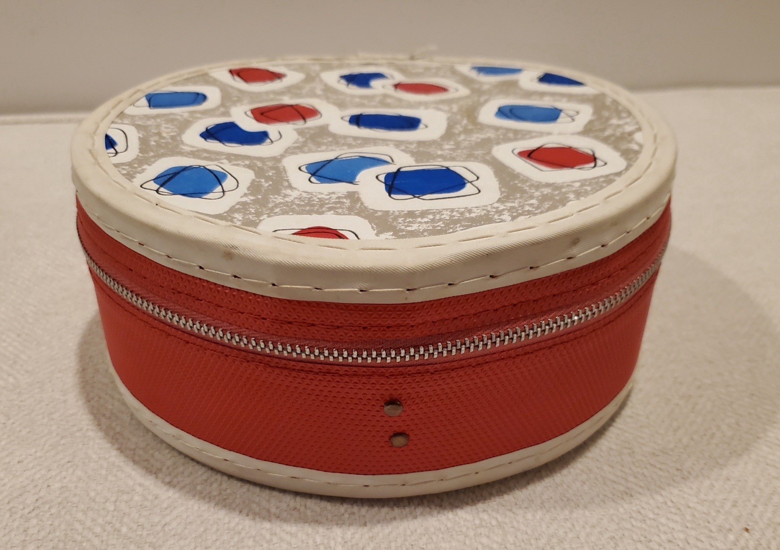 Vintage Round Travel Case Red, White and Blue