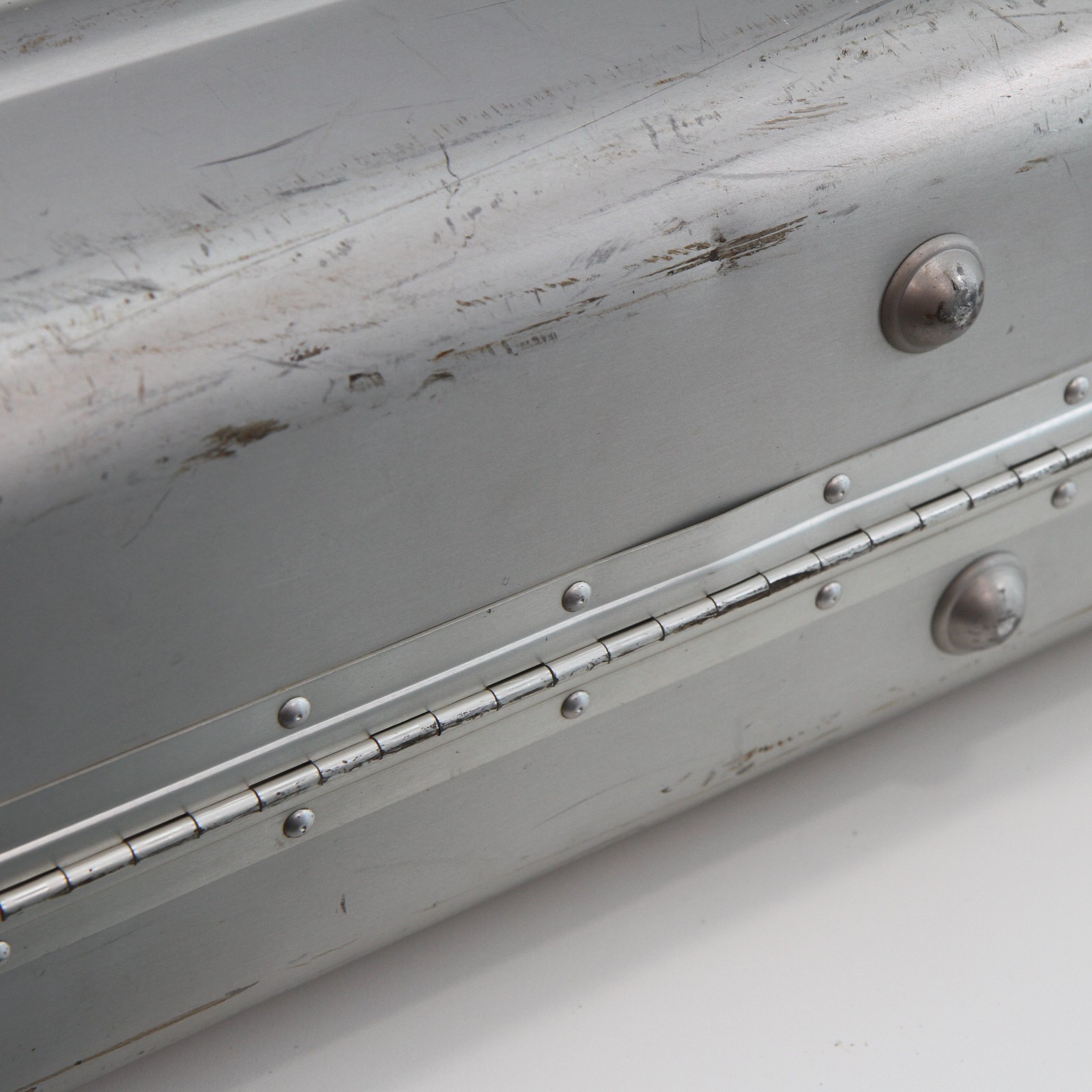 Vintage Zero Halliburton Aluminum Suitcase CLEAN Accessories 24″ x 18″ x 8″