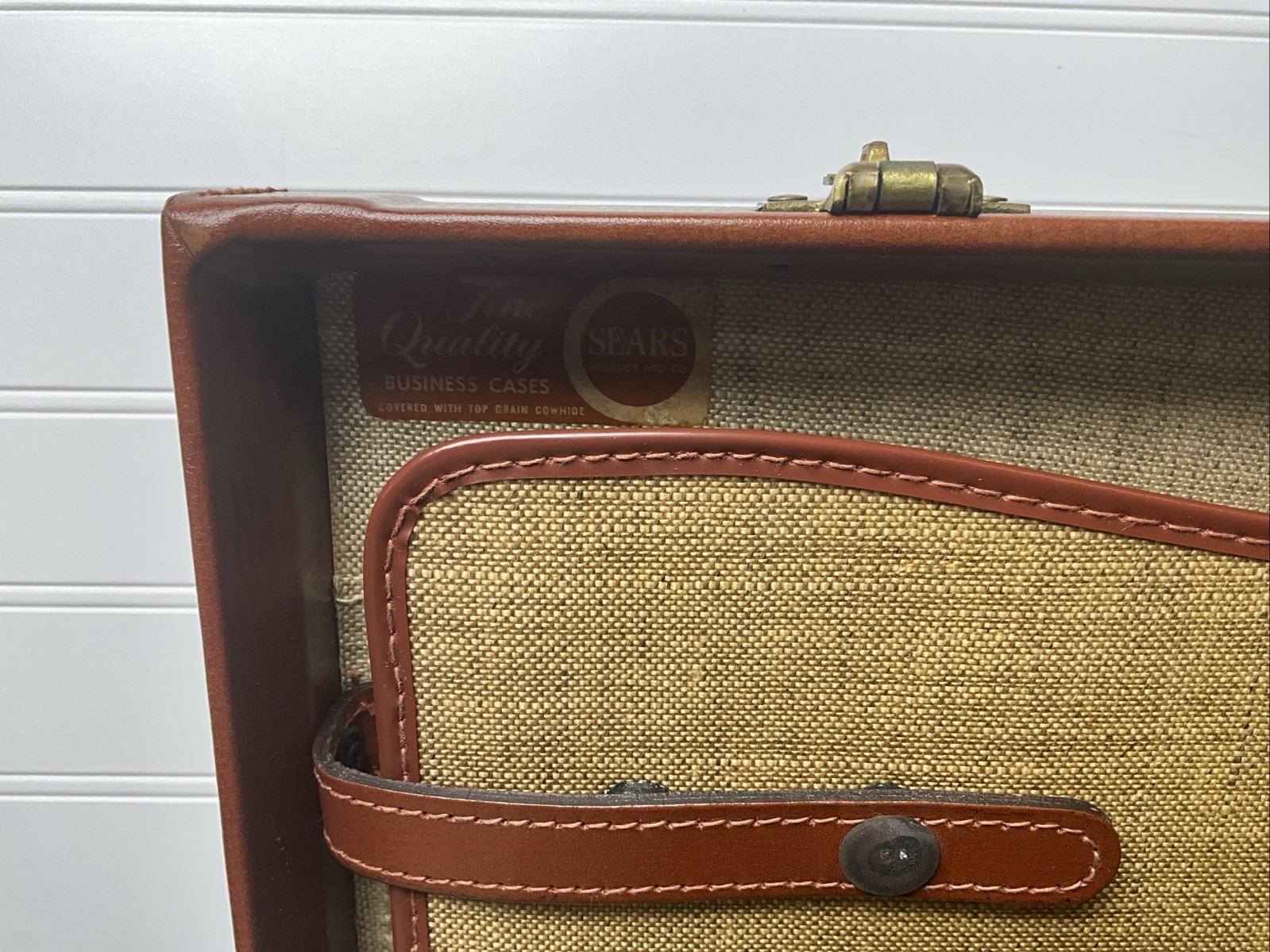 Sears Roebuck Leather Hardshell Briefcase – Keyed Lock – LINEN LINED – BEAUTIFUL