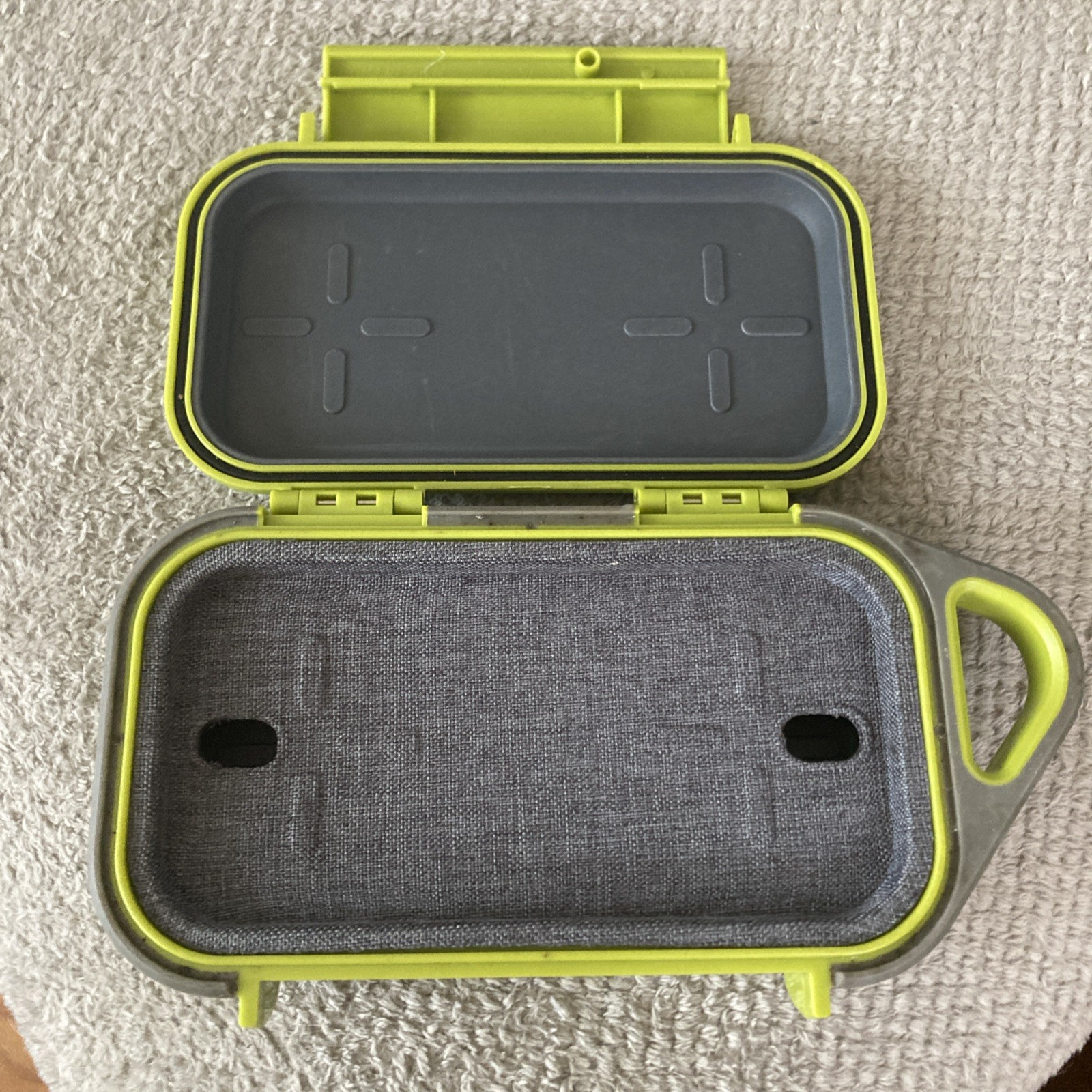 Pelican Go-Case G10 (G10)Great Condition Lime Green Gray With Handle And Insert