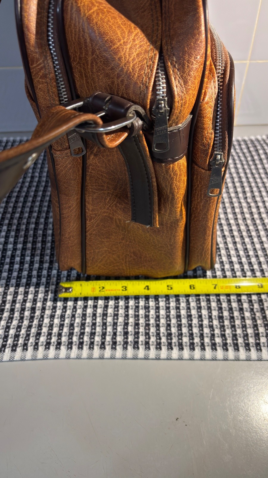 Vintage Tan Faux Leather Shoulder Overnight Bag With Matching Shave/Makeup Bag