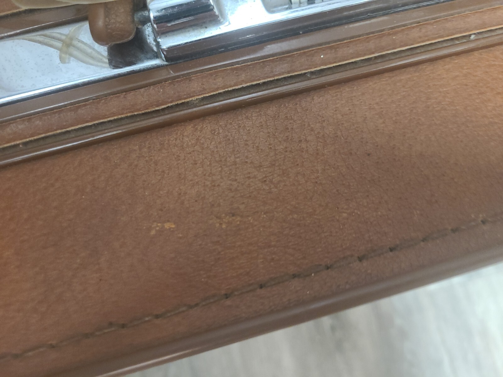 Vintage Samsonite Fashionaire Leather Luggage Suitcase On Wheels W/ Accessories