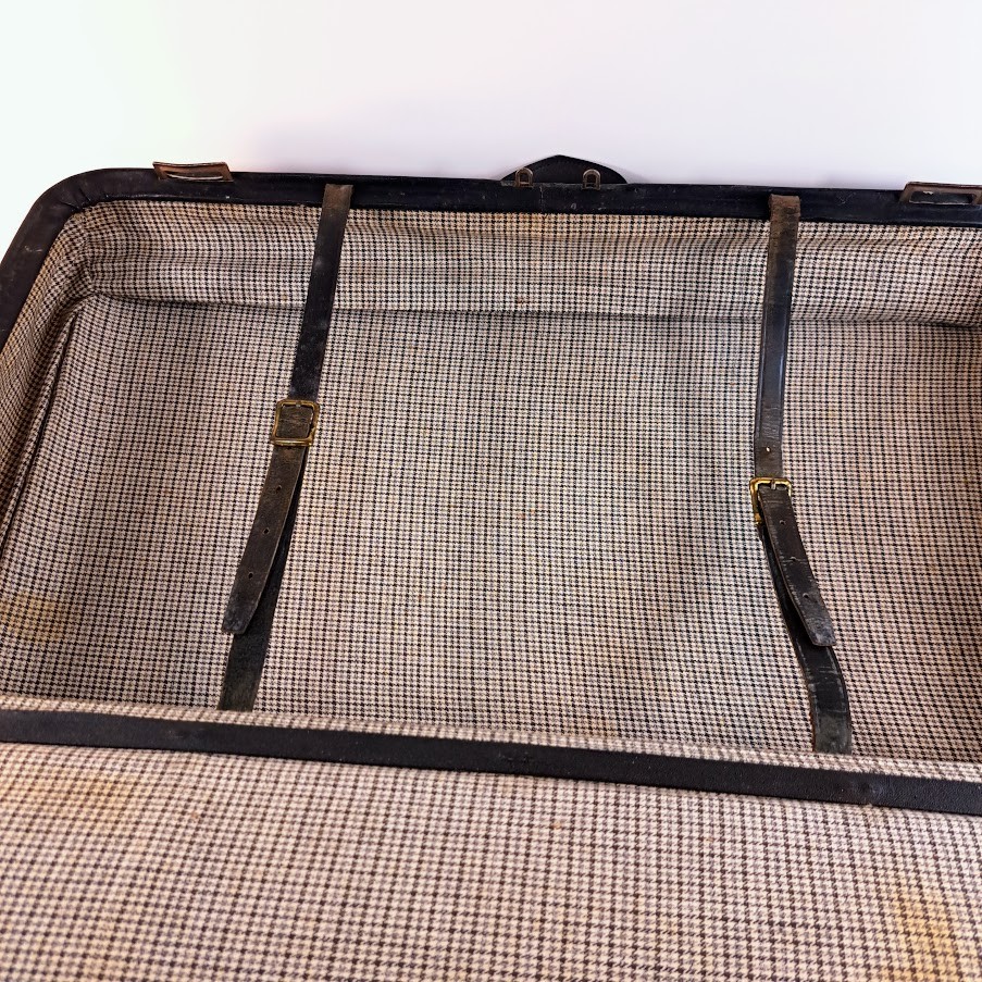 VINTAGE 1930s PILOTS SUITCASE WITH ORIGINAL DELTA AIR LINES 1930s LOGO