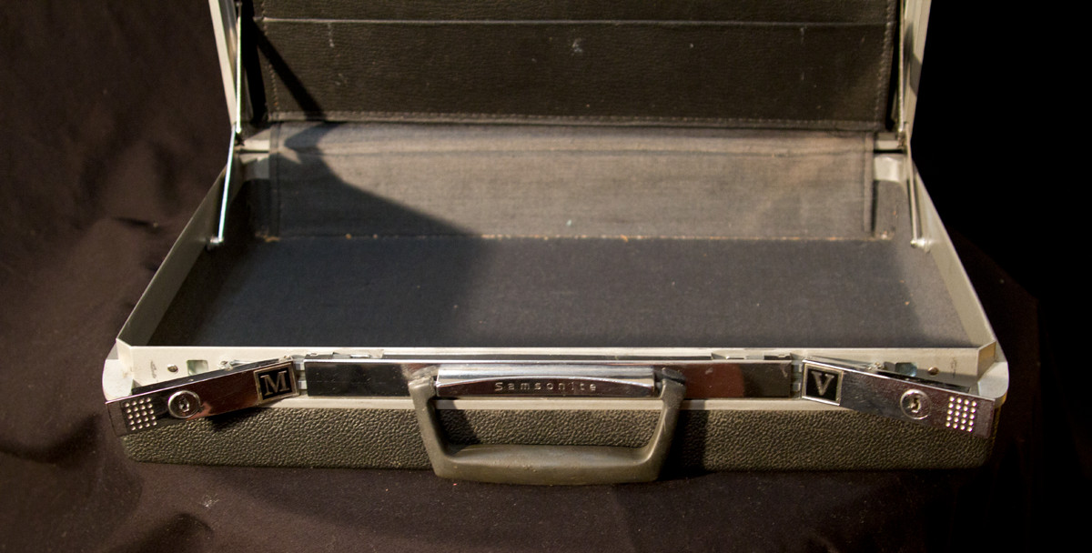 Vintage Samsonite Classic 3 Hard Shell Business Attache Case No Key Retro Prop