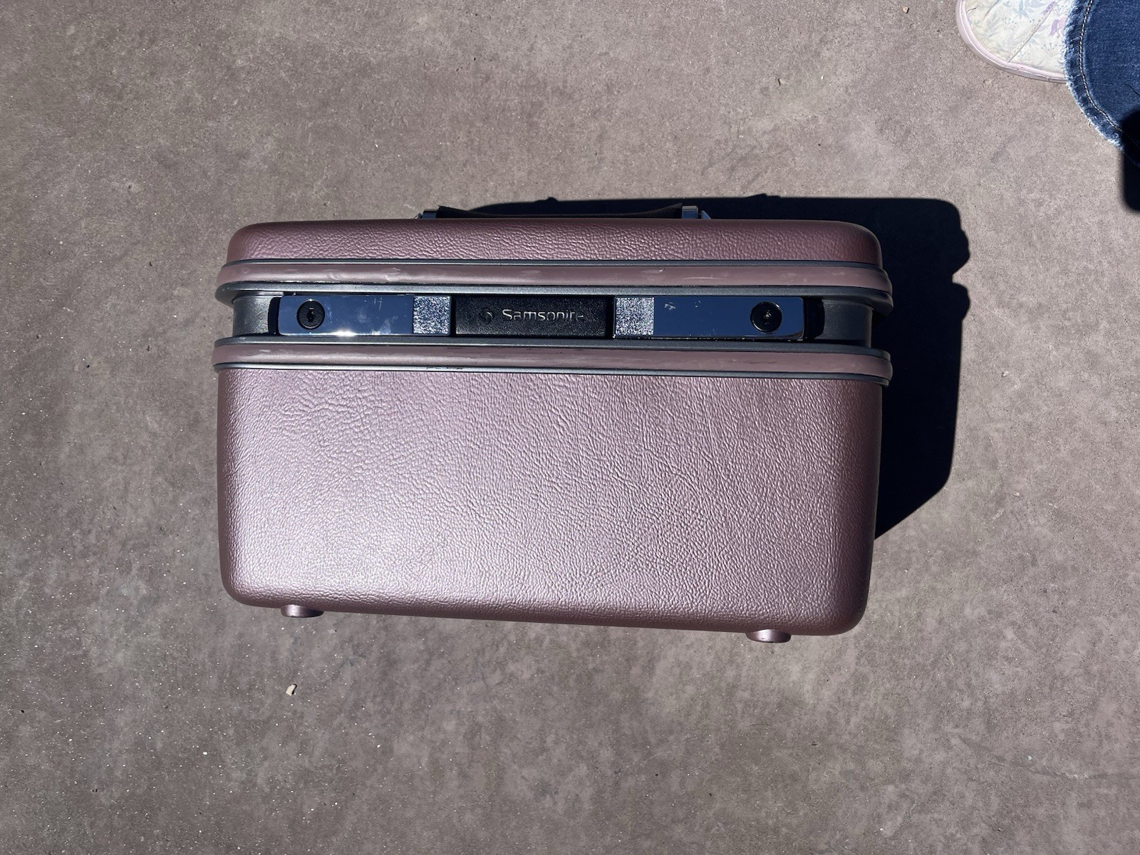 Vintage Samsonite Silhouette 4 Rolling Suitcase & Cosmetic Case Carry On w/Keys