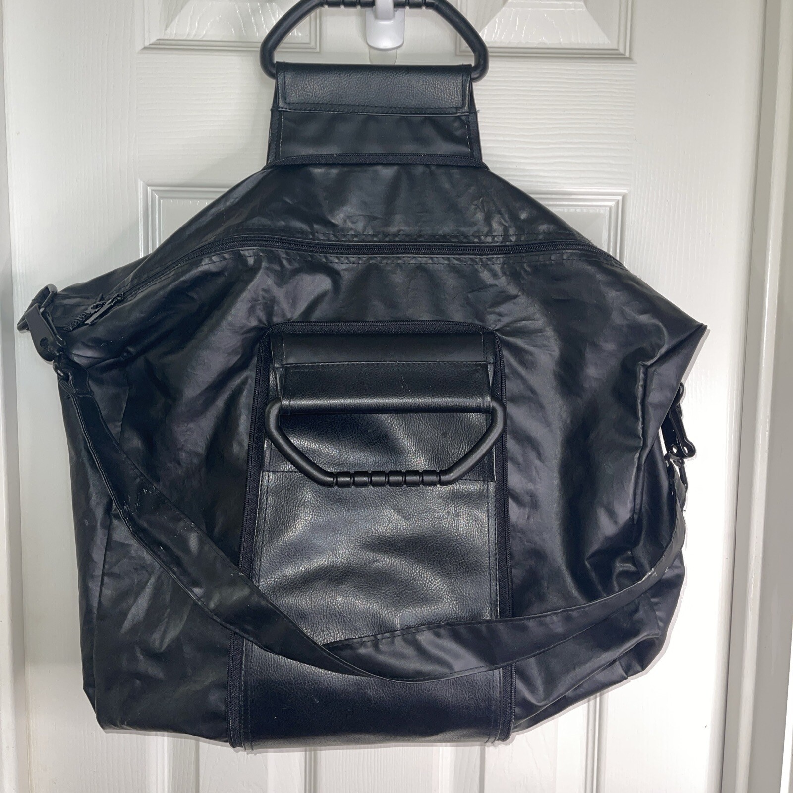 TOTES Vintage 1994 On The Move Messenger Bag Over Nighter Style. Expandable.