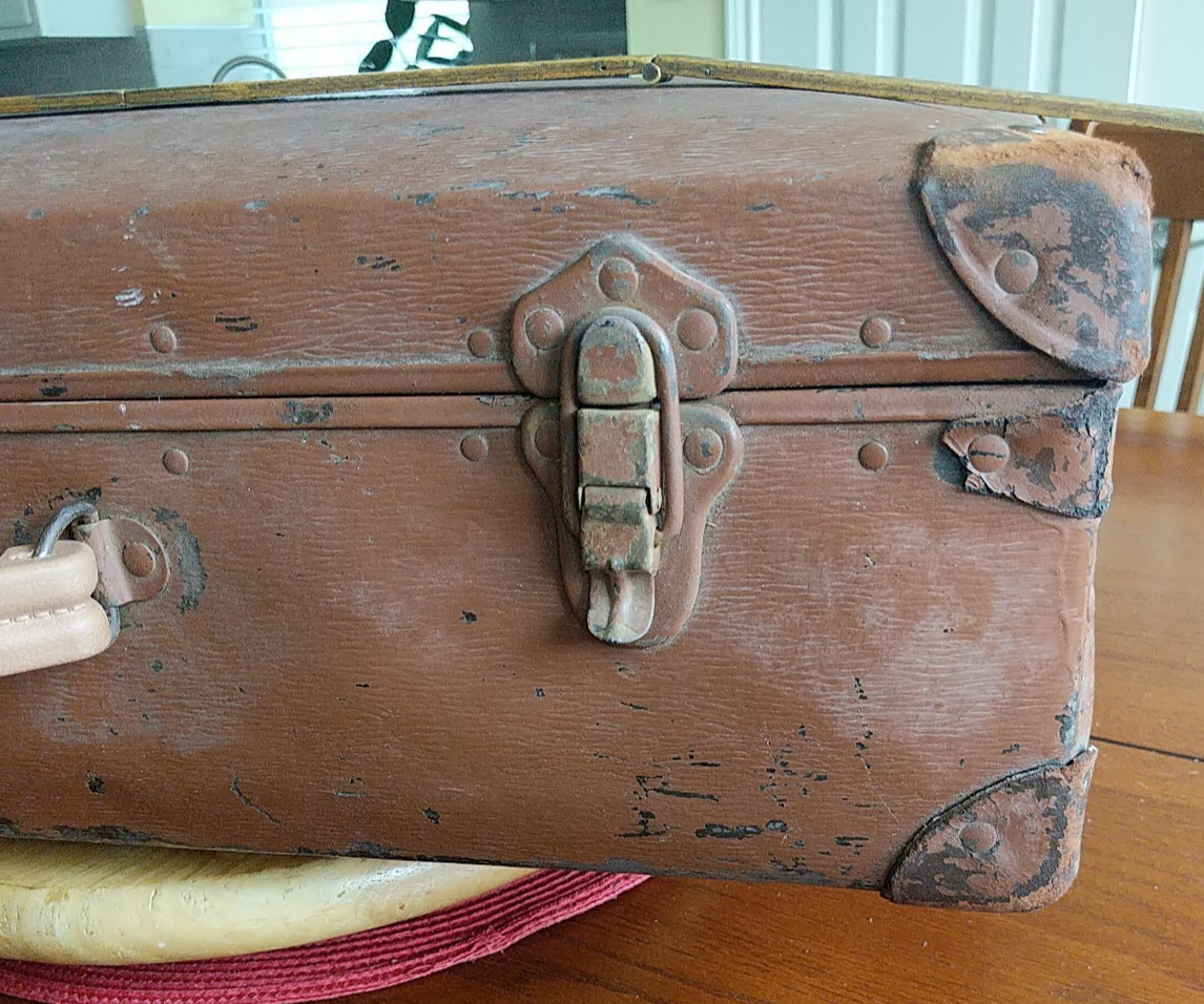 Suitcase Vtg 22x13x7 hardside retail display store photo prop Old c1920 antique