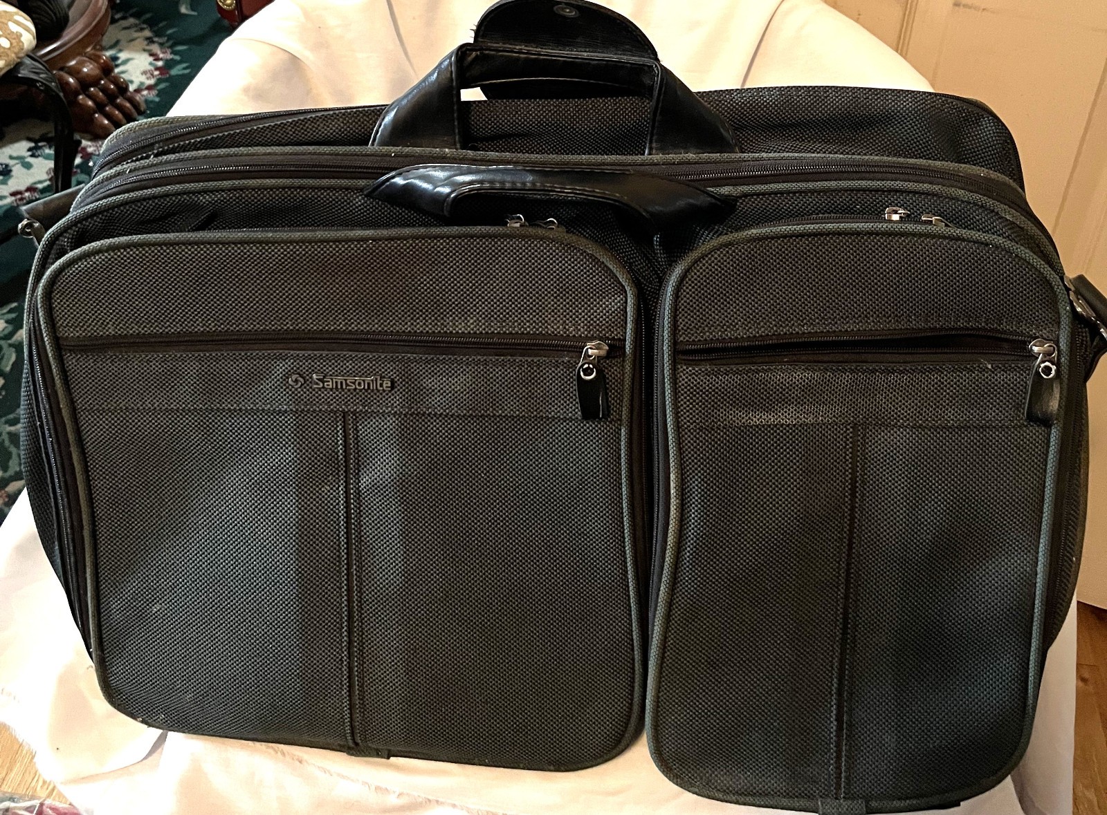 Samsonite Case Dark Green 23 X 13 Multi-Compartment Fnctional Zippers Vintage