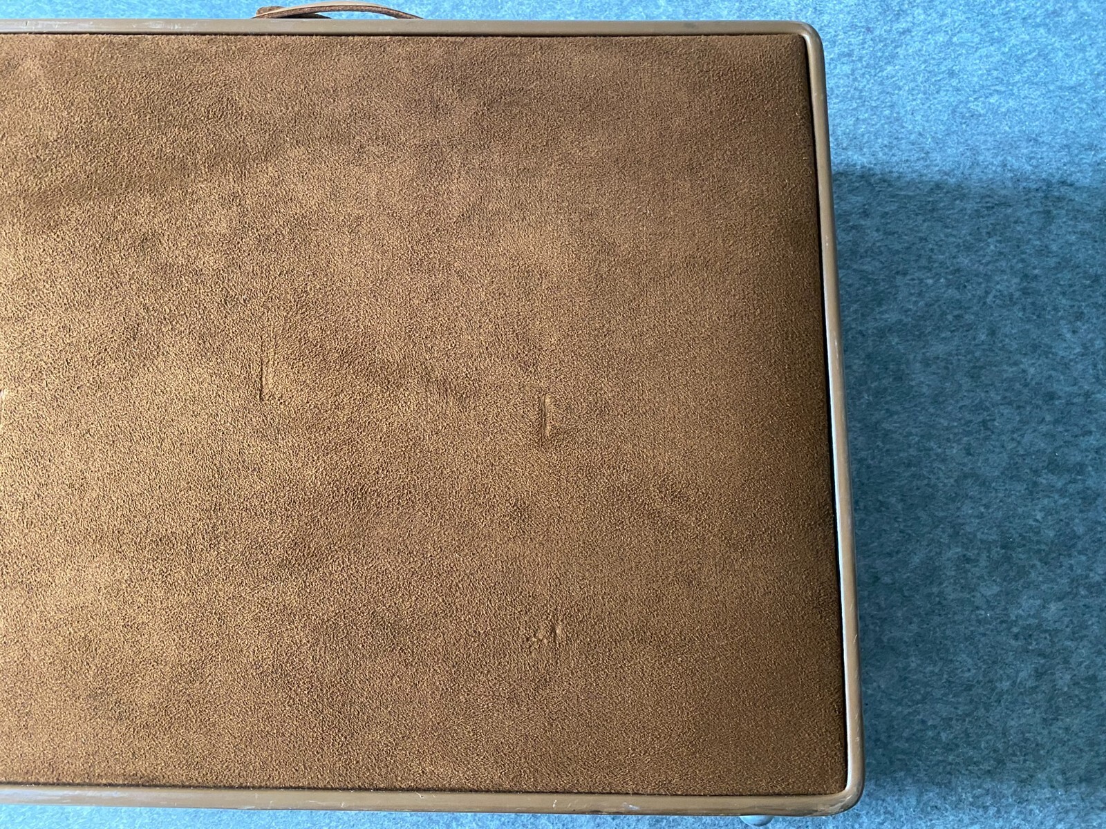 Beautiful Suede Tan Vintage Halston Hartmann 25” Suitcase Luggage UNUSED – Rare