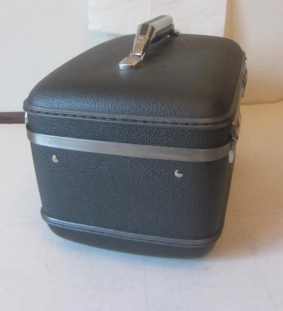 Vtg American Tourister Tiara GRAY Train Case Makeup W/Mirror 2 Fabric Bags Key
