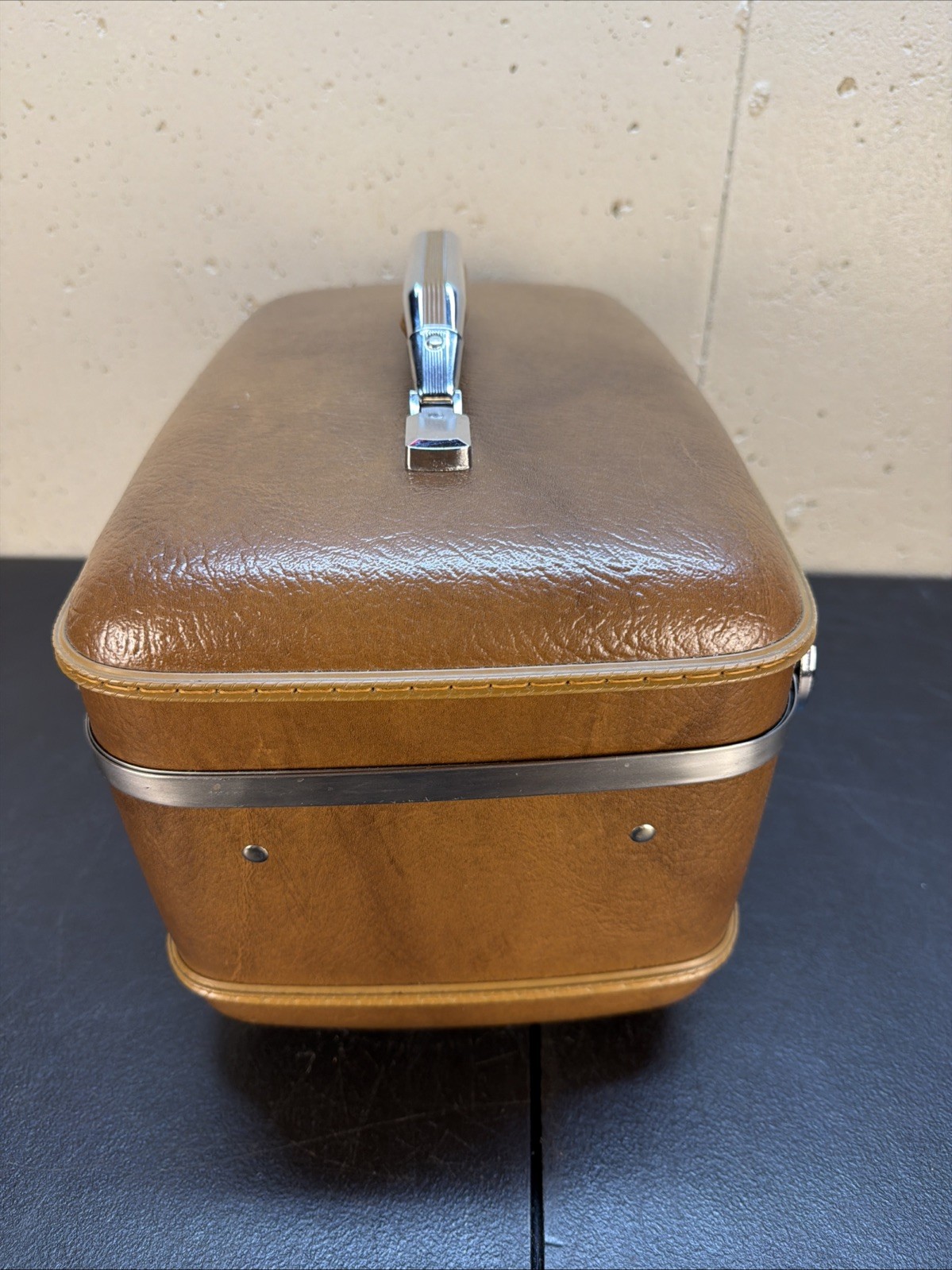 American Tourister Luggage Train Suitcase w/BAKELITE tray