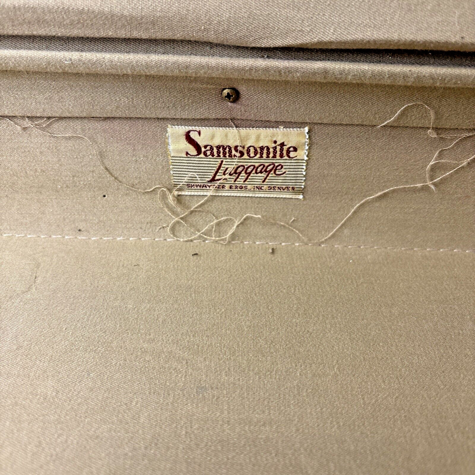 Samsonite Suitcase Luggage 4135 Faux Alligator Shwayder Bros 24″x18″x 7″ Vintage