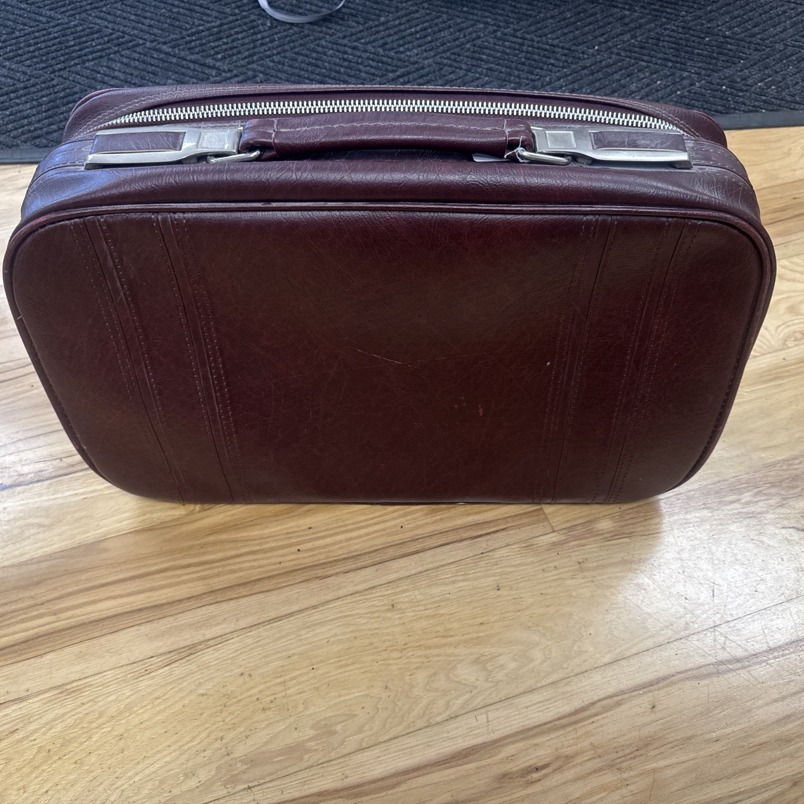 Vintage Samsonite Sonora II Carry On Luggage Suitcase21″x13″x8″ Burgundy Leather