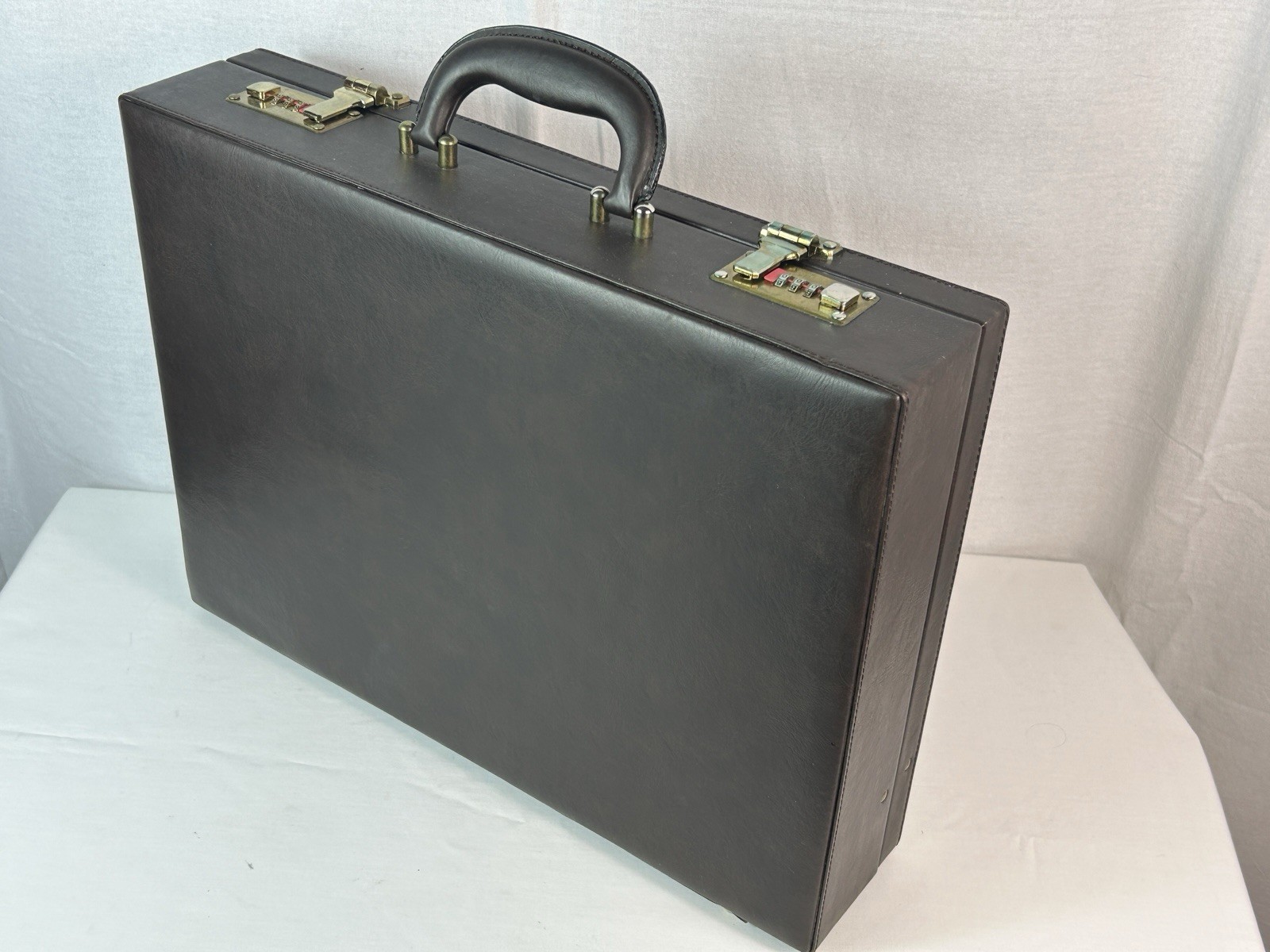 Vintage Elkhart Hard Shell Attache Case Combo Lock Briefcase – Elkhorn Wisconsin