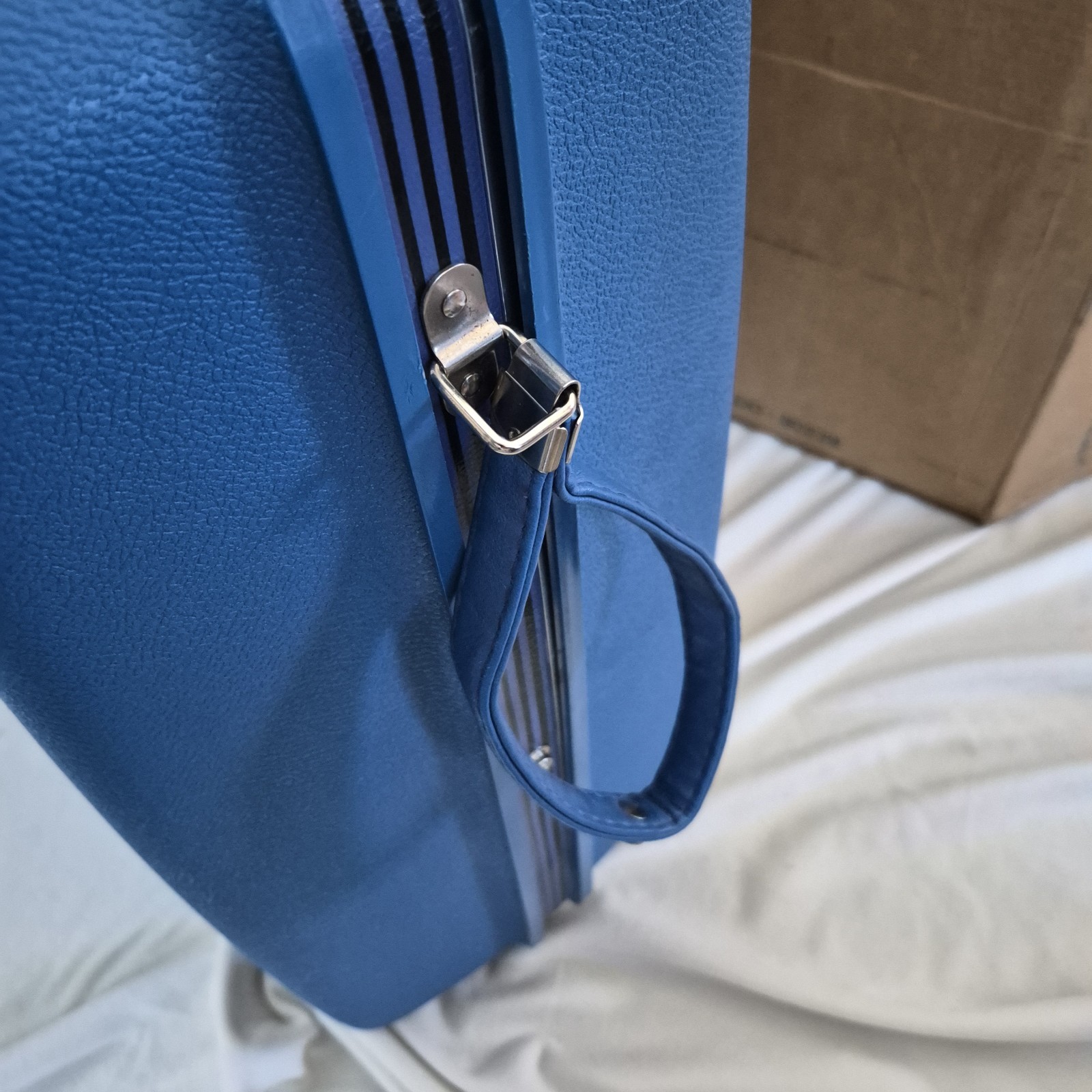 Samsonite Concord Vintage Hard Shell Suitcase 30” x 23” x 9” Blue + Wheels