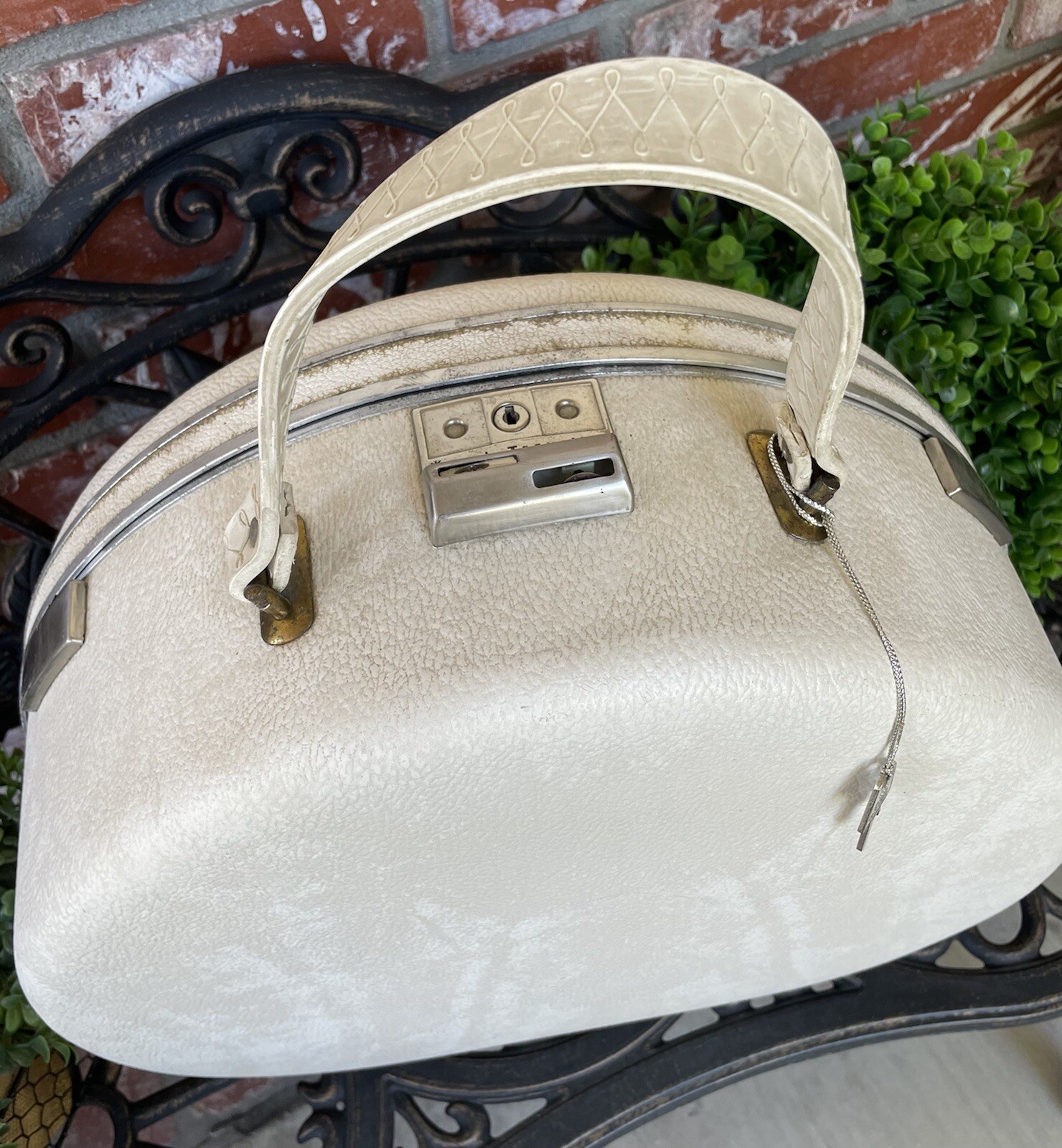 Vintage Royal Traveller Hat Box Luggage; Marbled Cream/Silk Interior;Locks W/Key