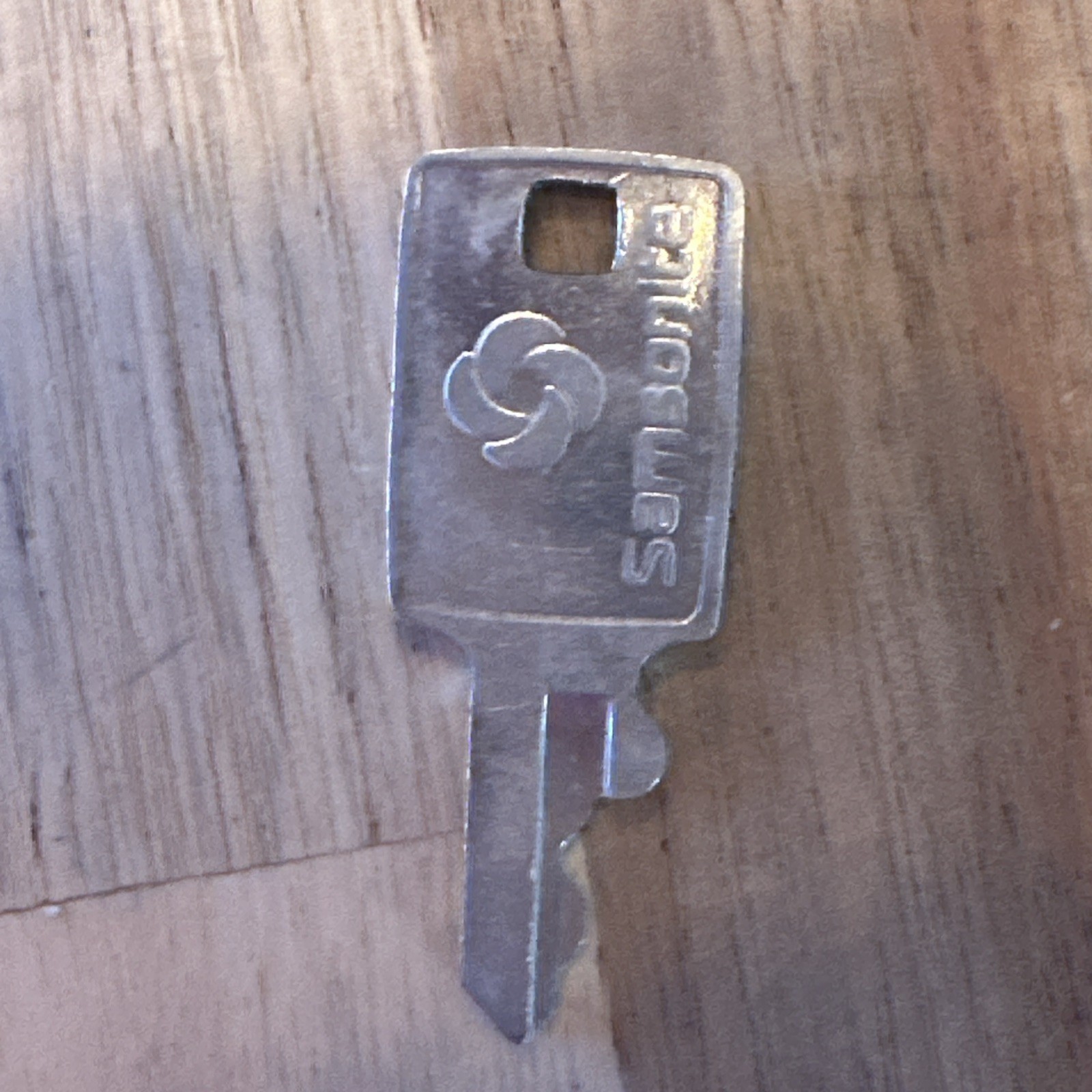 Vintage Samsonite Luggage Replacement 170S Suitcase Key Silver Square Hole