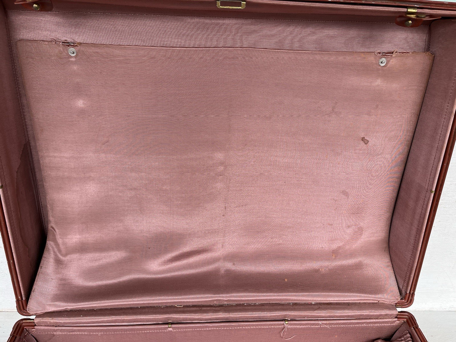 Vintage Brown Hard Shell Samsonite Suitcase Metal Locks Violet Fabric Interior