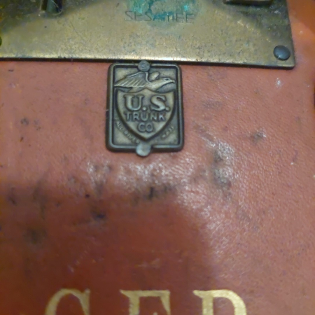 Vintage Large Leather Hardshell Suitcase From US Trunk Company 18x17x10