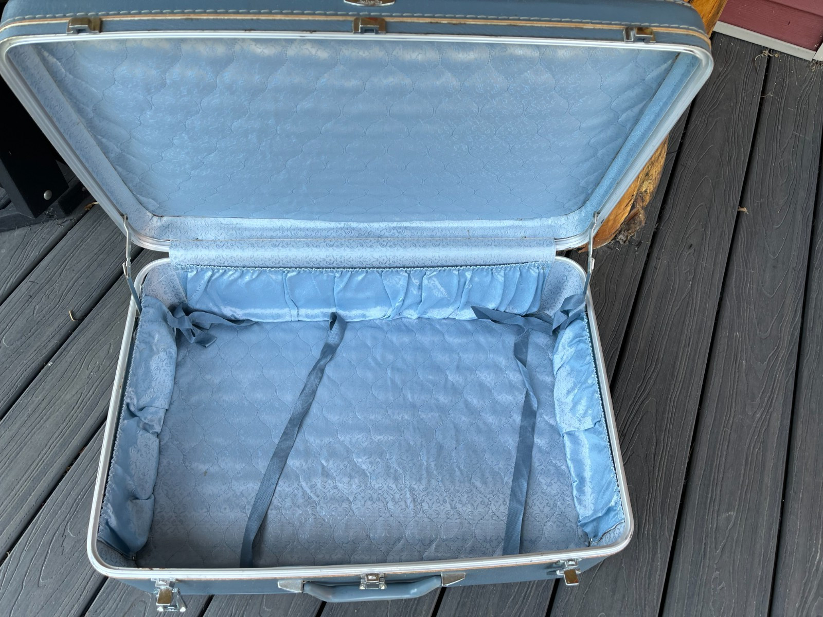 Light Blue Vintage 50s Sears Featherlite large Luggage 19″ X 26″ X 8.5″