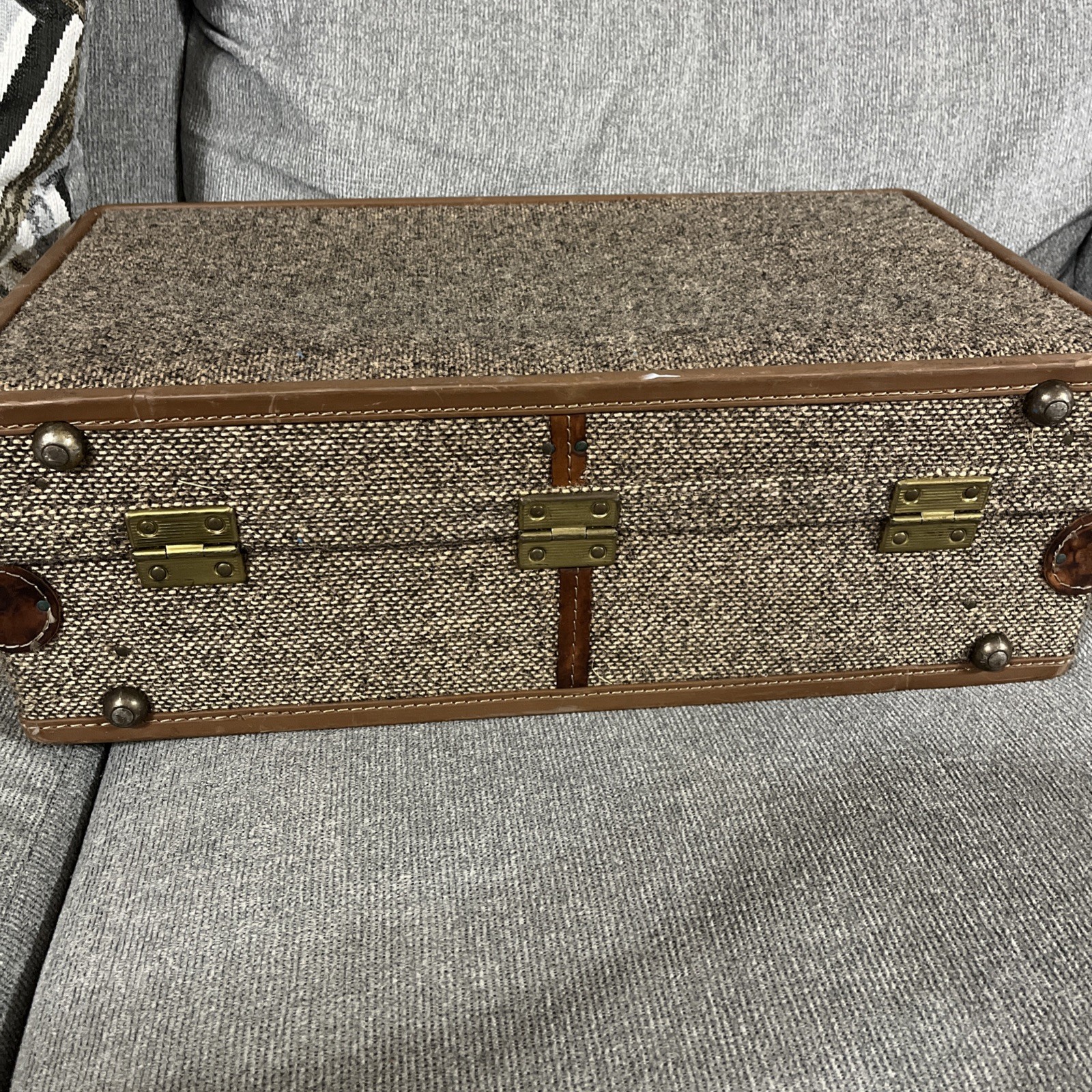 Vintage Hartmann Luggage Tweed Leather Suitcase With 4 Hartmann Hangers