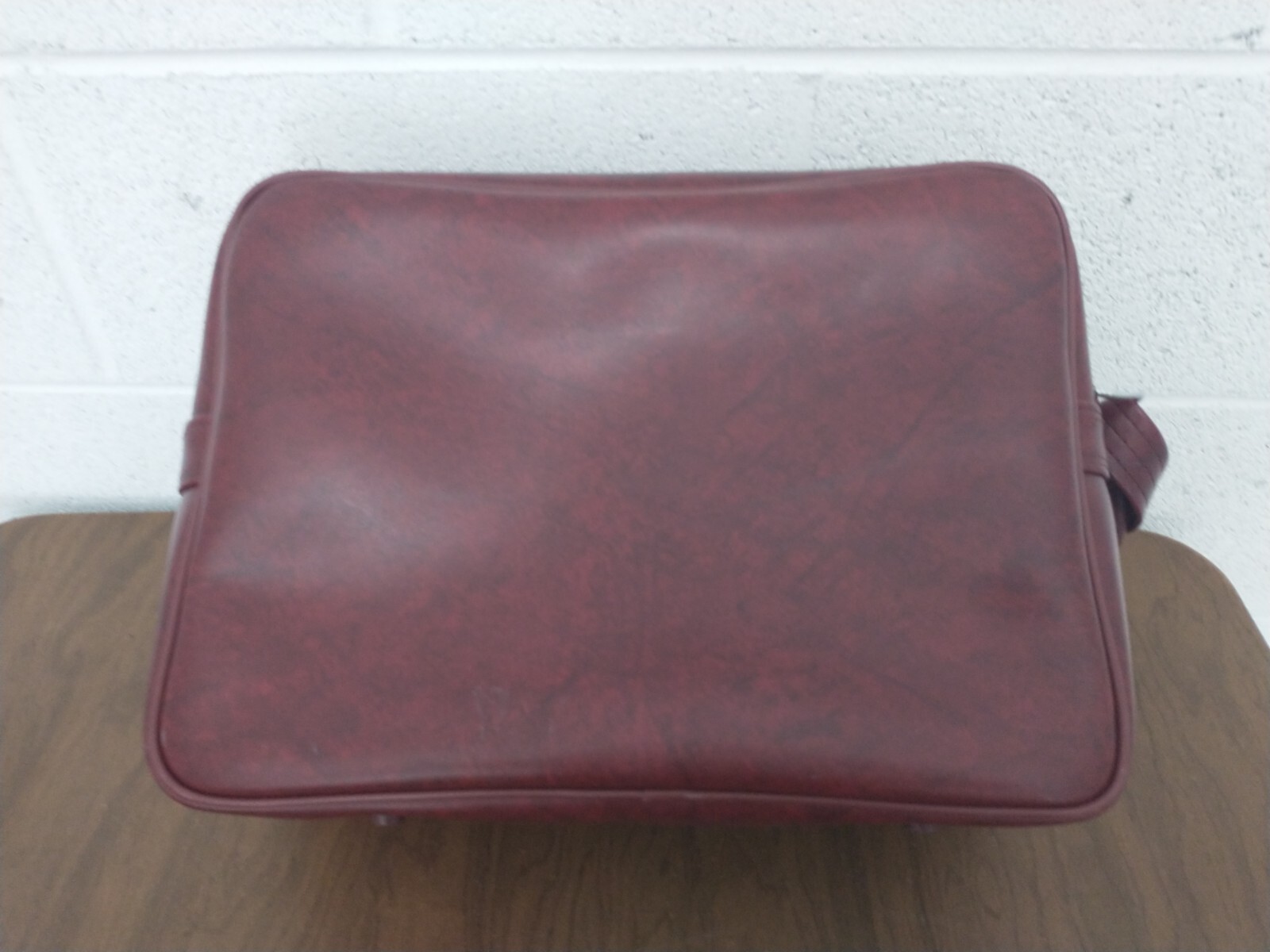 American Tourister Vintage Red Faux Leather 4 Piece Luggage Set 24×17 to Clutch