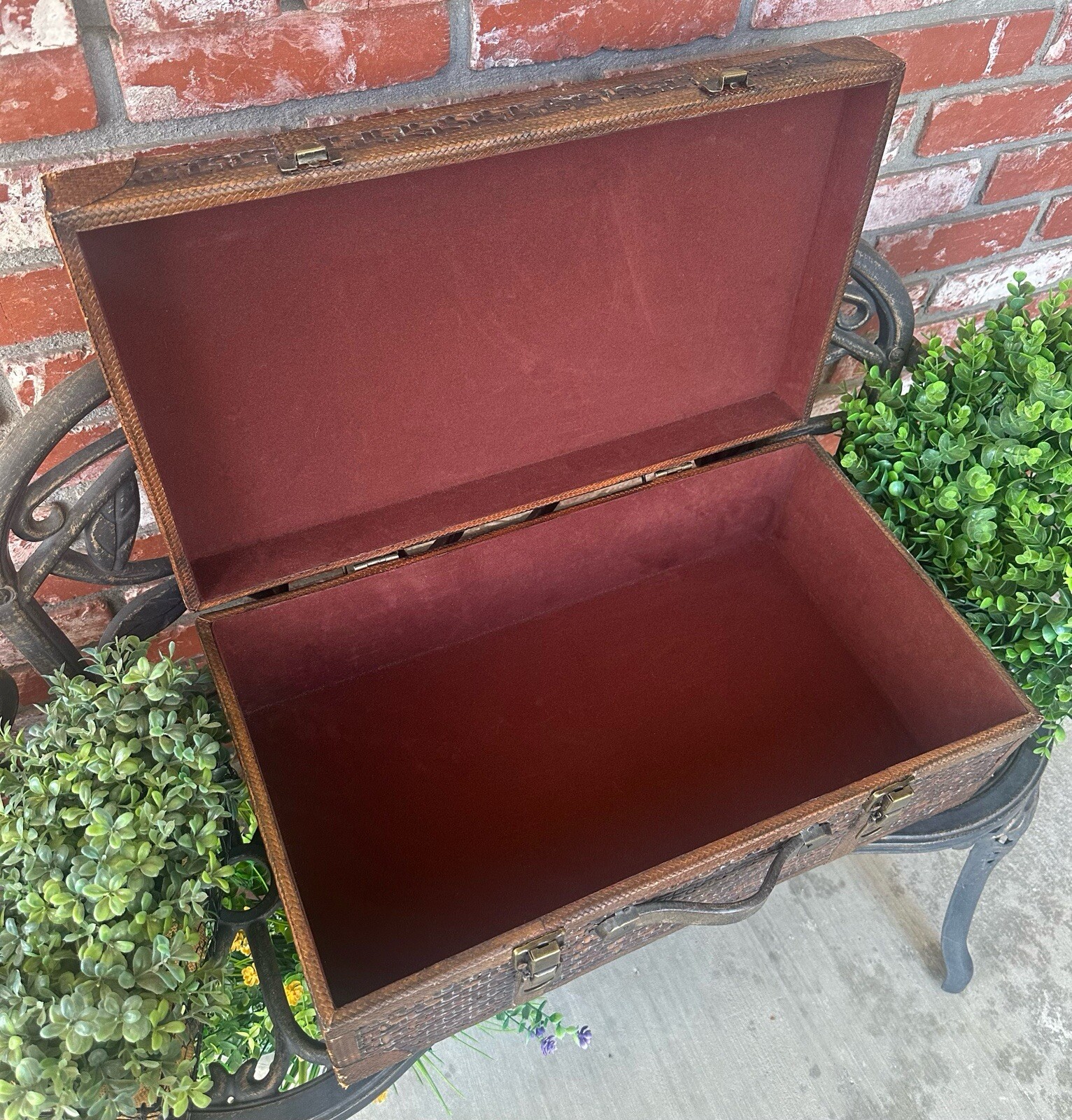 Vintage Woven Rattan Design Wood Case; Brown W/Handle & Latches; Felt Interior