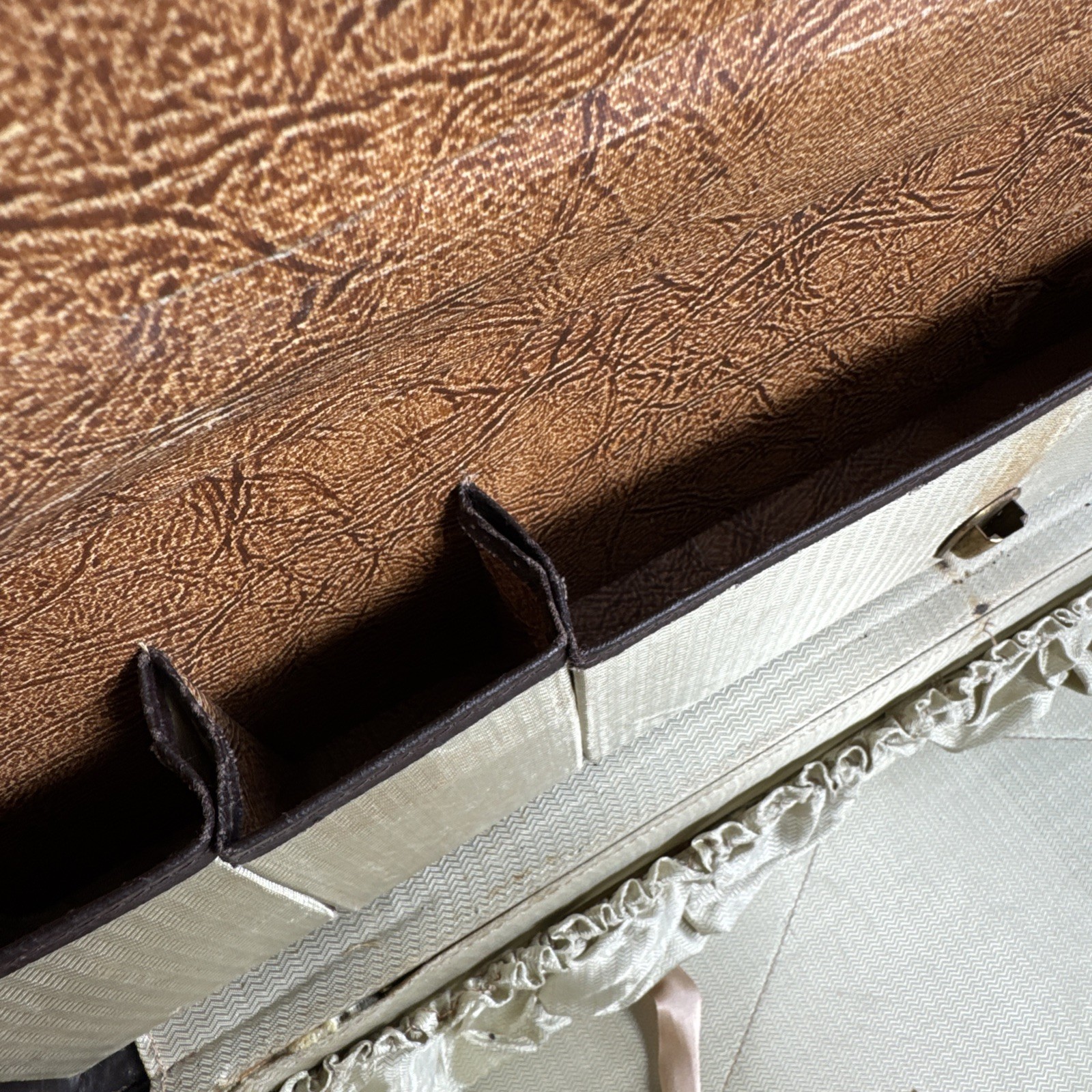 Antique ABC Pebbled Leather Suitcase BAKELITE Handle Cream Interior w/ KEY Wow!