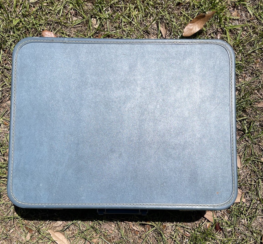 Vintage 1960s Monarch Luggage Blue Hard Shell Suitcase NO KEY 21 x 16 x 5.5”