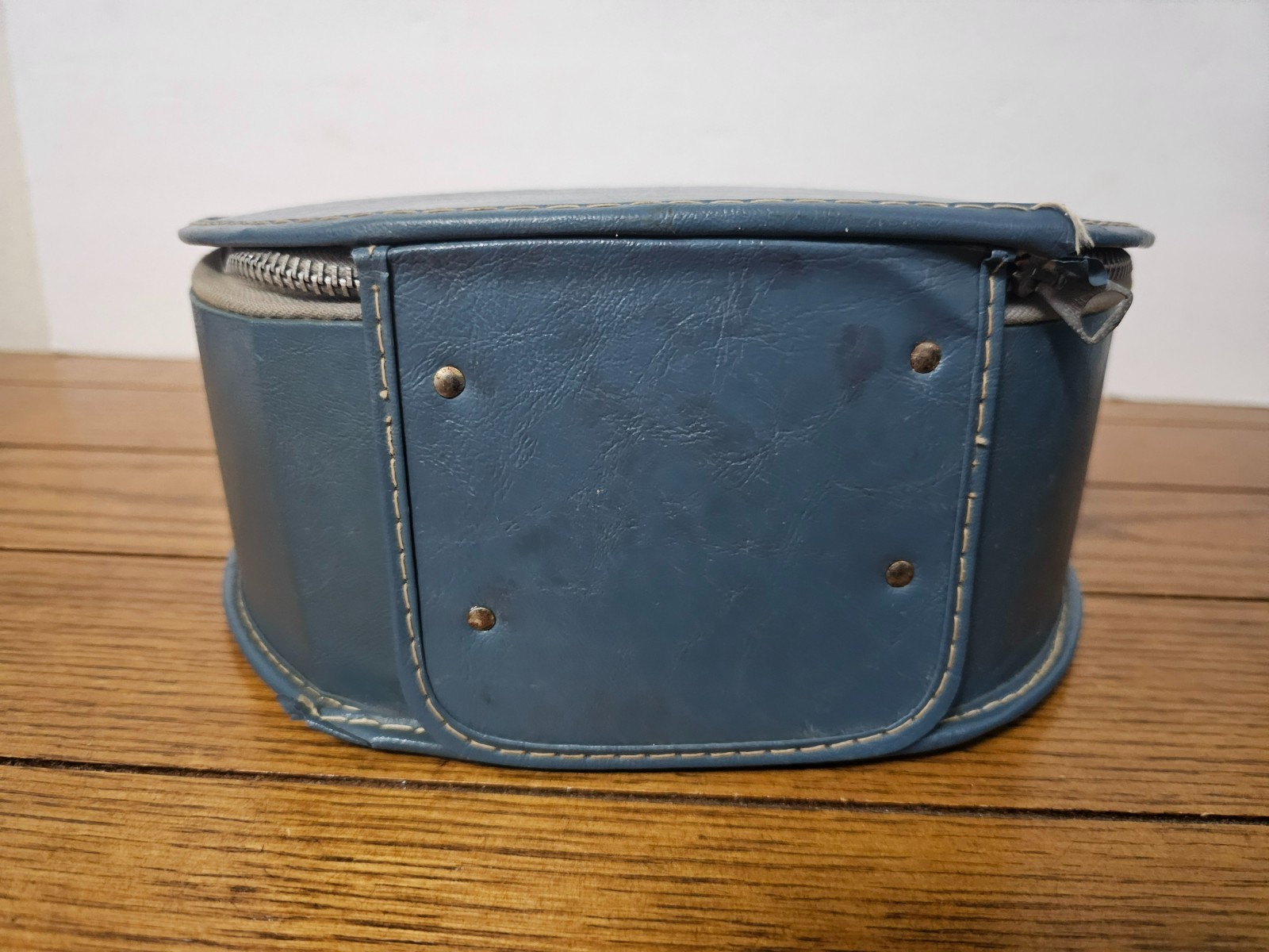 Vintage Train Case Suitcase Oval Teardrop Egg Shape Blue Zipper Closure Handle