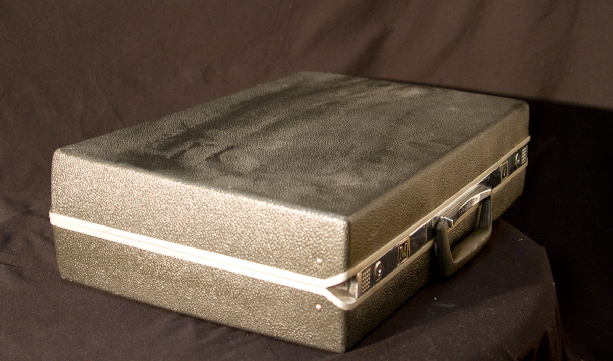 Vintage Samsonite Classic 3 Hard Shell Business Attache Case No Key Retro Prop
