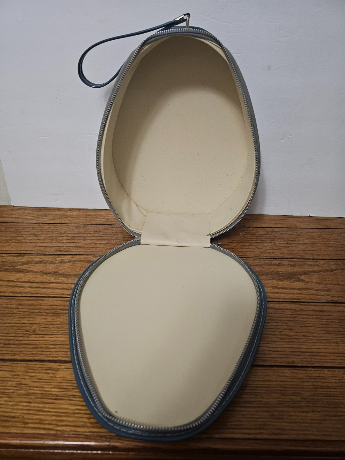 Vintage Train Case Suitcase Oval Teardrop Egg Shape Blue Zipper Closure Handle