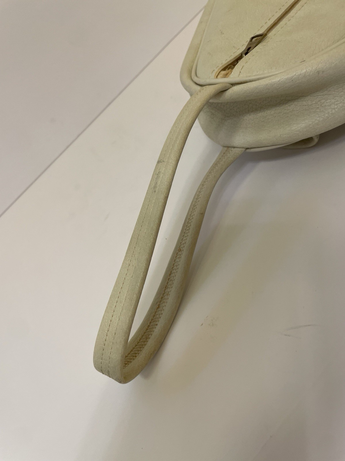 Vintage SEBA MCM Cream Leather Teardrop Cosmetic Travel Case Mid Century 12”