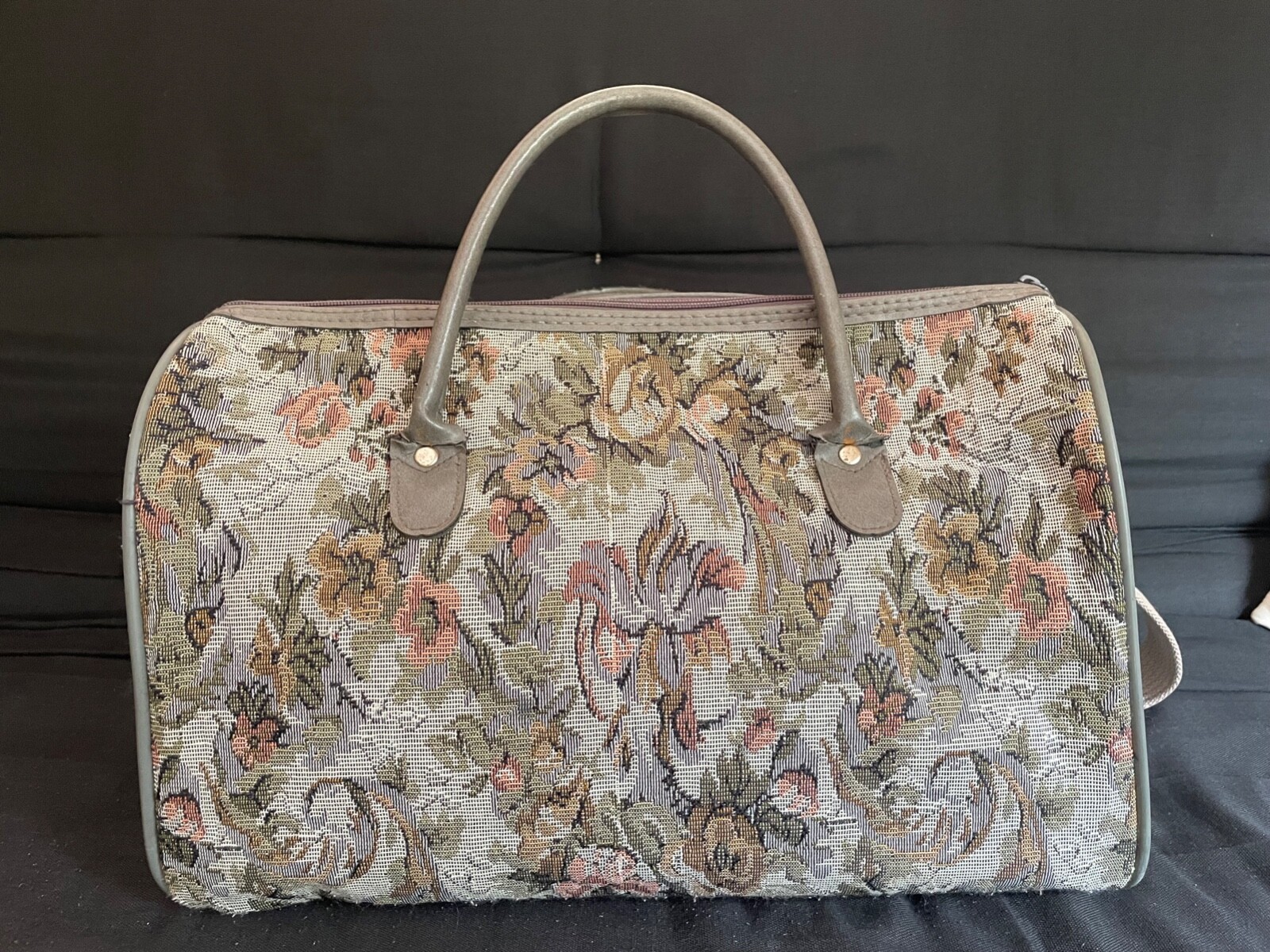 Vtg Jordache Tapestry Travel Bag Gray Floral strap Weekender Zip Carry on